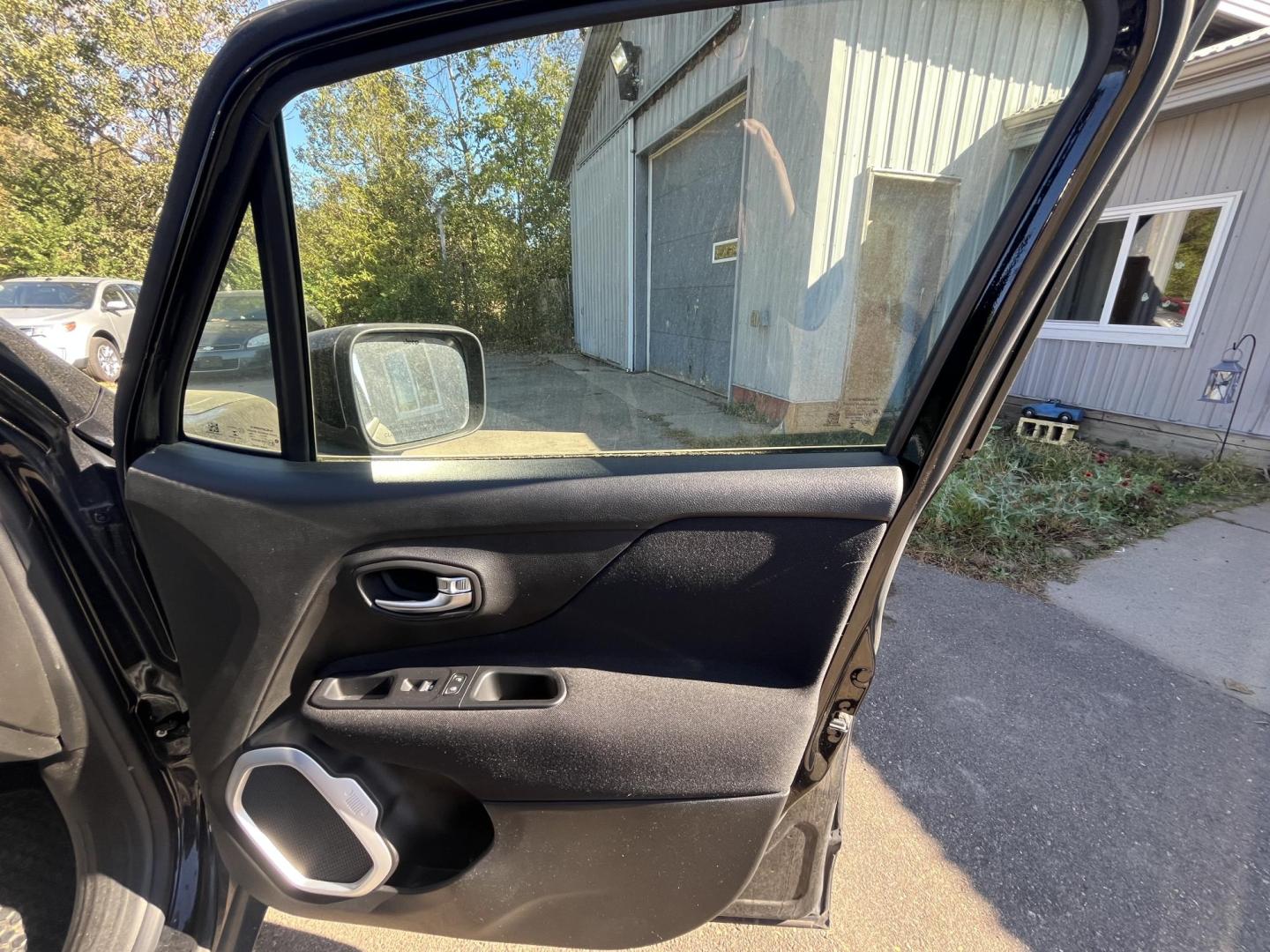 2018 Jeep Renegade Latitude 4WD (ZACCJBBB1JP) with an 2.4L L4 DOHC 16V engine, 6M transmission, located at 17255 hwy 65 NE, Ham Lake, MN, 55304, 0.000000, 0.000000 - Photo#12