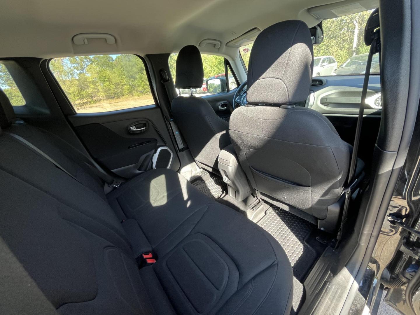 2018 Jeep Renegade Latitude 4WD (ZACCJBBB1JP) with an 2.4L L4 DOHC 16V engine, 6M transmission, located at 17255 hwy 65 NE, Ham Lake, MN, 55304, 0.000000, 0.000000 - Photo#15