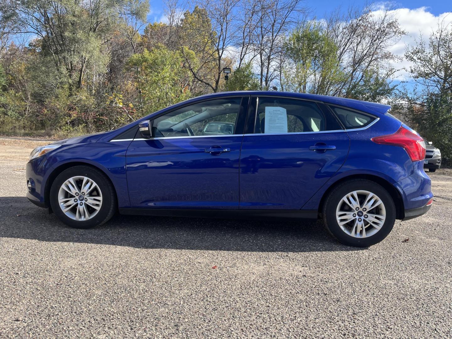 2012 Ford Focus SEL (1FAHP3M25CL) with an 2.0L L4 DOHC 16V engine, 6-Speed Automatic transmission, located at 17255 hwy 65 NE, Ham Lake, MN, 55304, 0.000000, 0.000000 - Photo#1