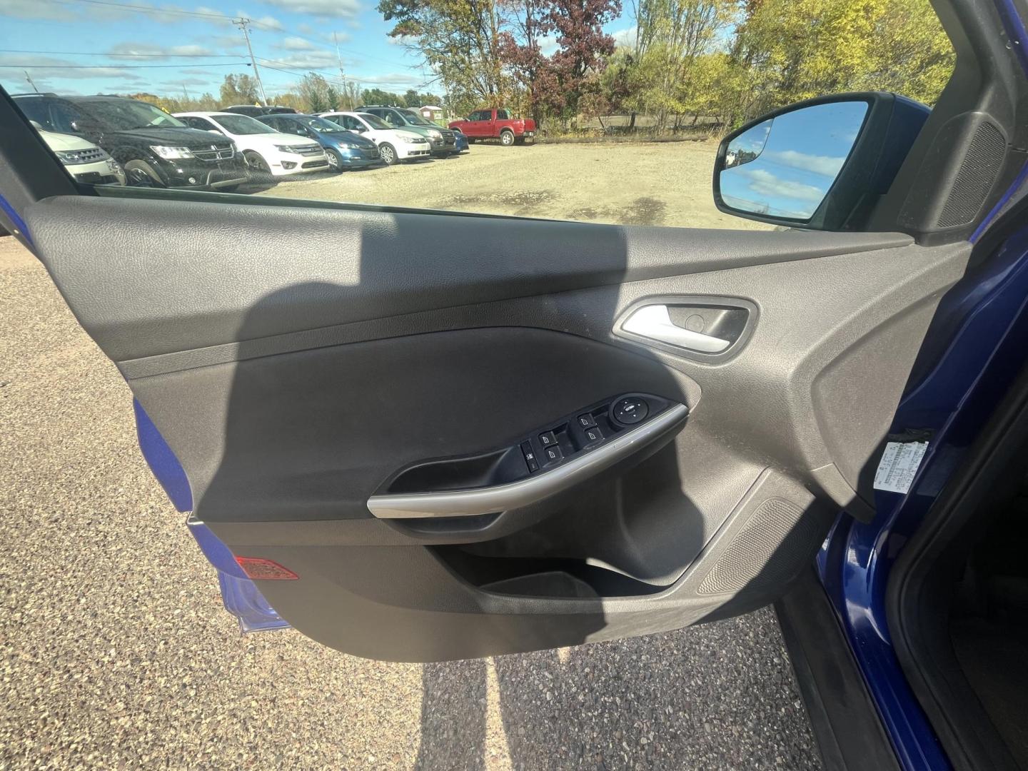 2012 Ford Focus SEL (1FAHP3M25CL) with an 2.0L L4 DOHC 16V engine, 6-Speed Automatic transmission, located at 17255 hwy 65 NE, Ham Lake, MN, 55304, 0.000000, 0.000000 - Photo#8