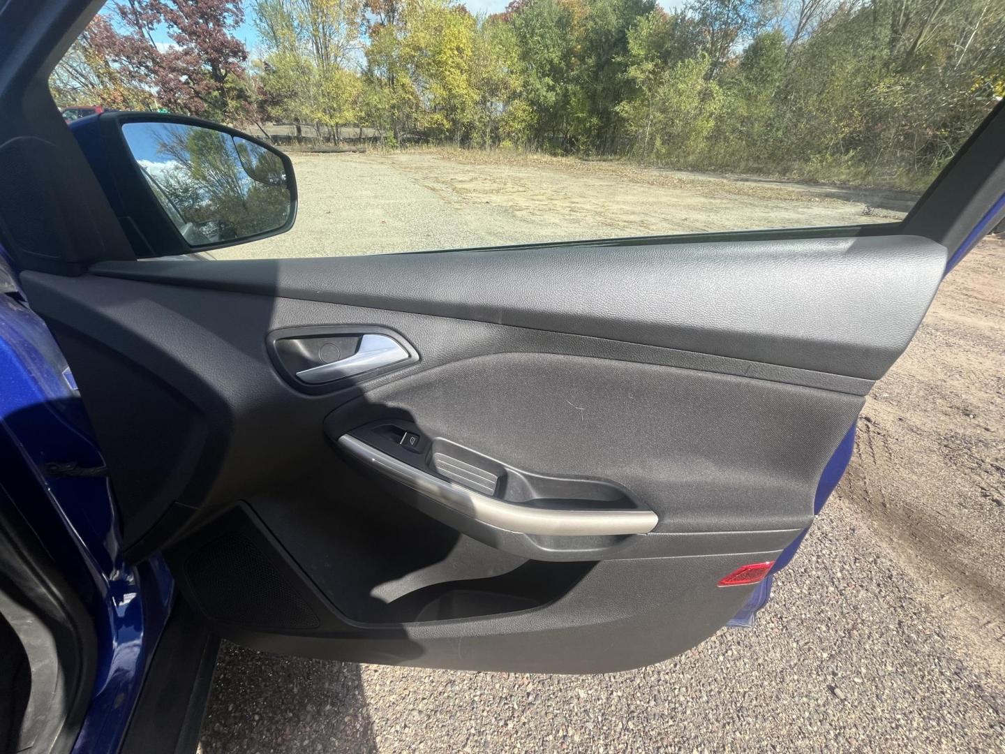 2012 Ford Focus SEL (1FAHP3M25CL) with an 2.0L L4 DOHC 16V engine, 6-Speed Automatic transmission, located at 17255 hwy 65 NE, Ham Lake, MN, 55304, 0.000000, 0.000000 - Photo#12