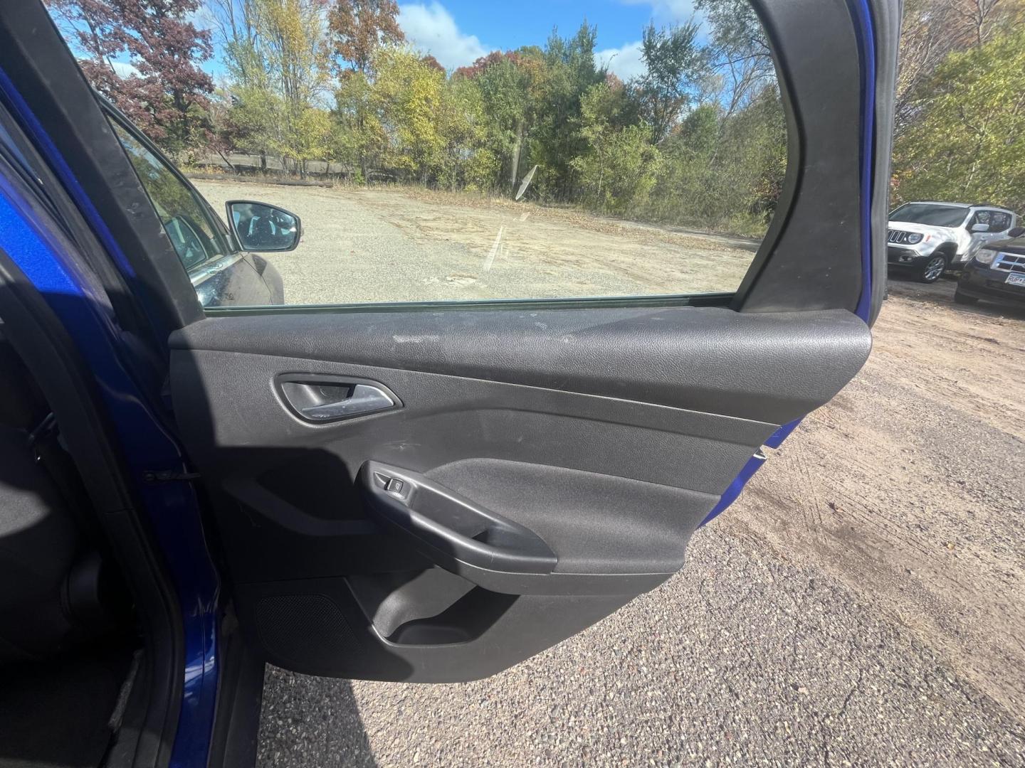 2012 Ford Focus SEL (1FAHP3M25CL) with an 2.0L L4 DOHC 16V engine, 6-Speed Automatic transmission, located at 17255 hwy 65 NE, Ham Lake, MN, 55304, 0.000000, 0.000000 - Photo#14