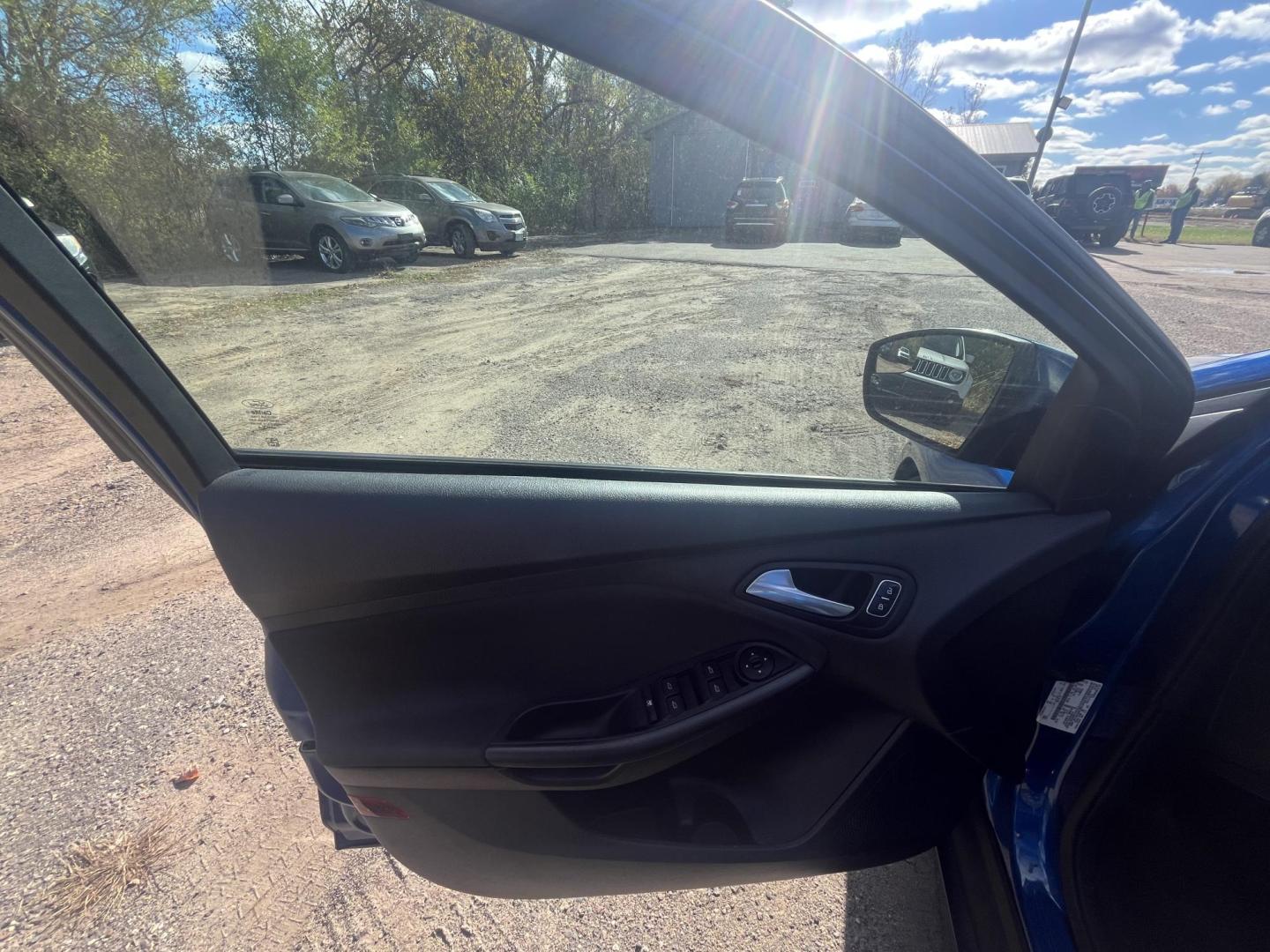 2018 Ford Focus SEL Sedan (1FADP3H24JL) with an 2.0L L4 DOHC 16V engine, located at 17255 hwy 65 NE, Ham Lake, MN, 55304, 0.000000, 0.000000 - Photo#8