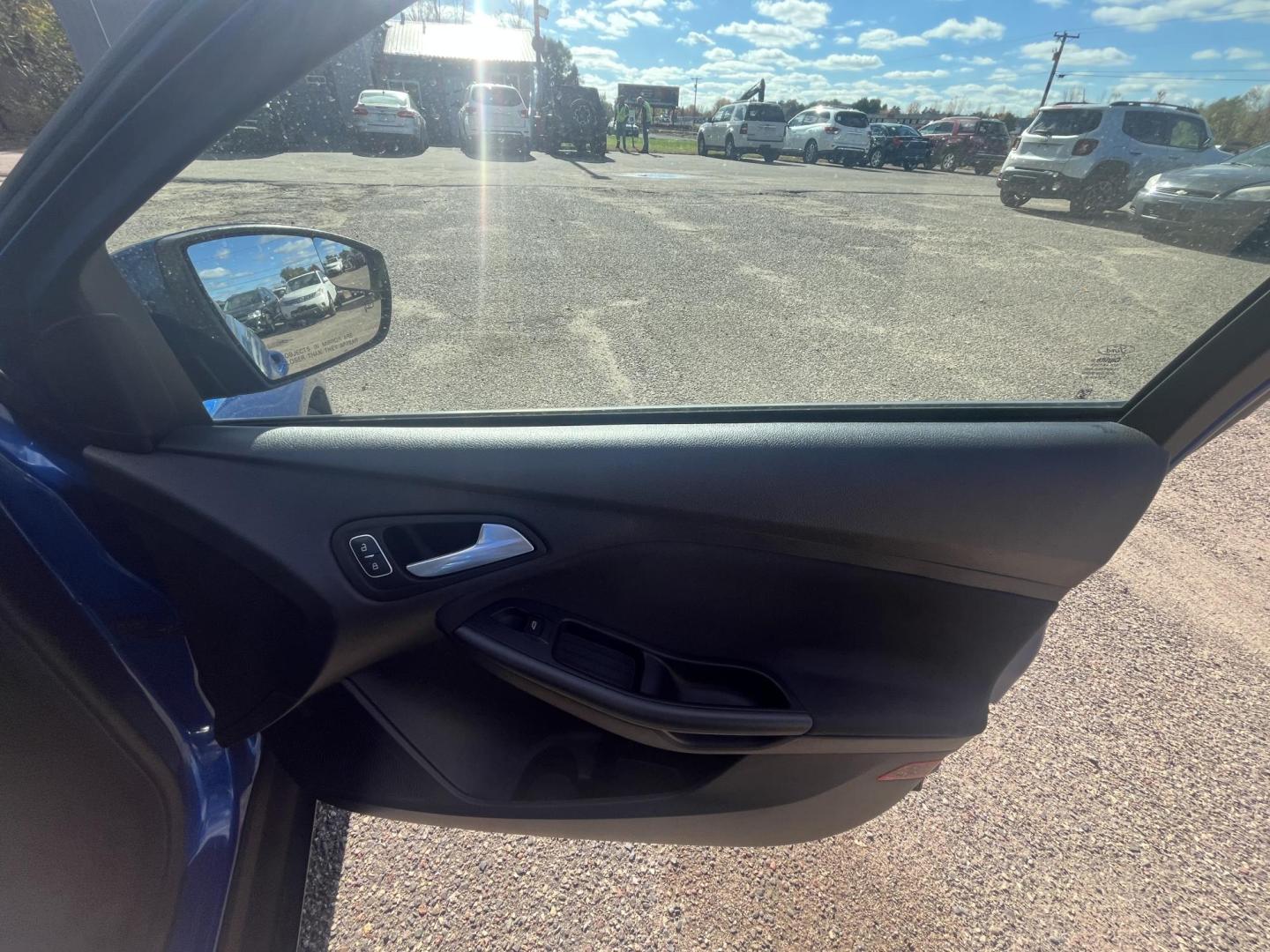 2018 Ford Focus SEL Sedan (1FADP3H24JL) with an 2.0L L4 DOHC 16V engine, located at 17255 hwy 65 NE, Ham Lake, MN, 55304, 0.000000, 0.000000 - Photo#12