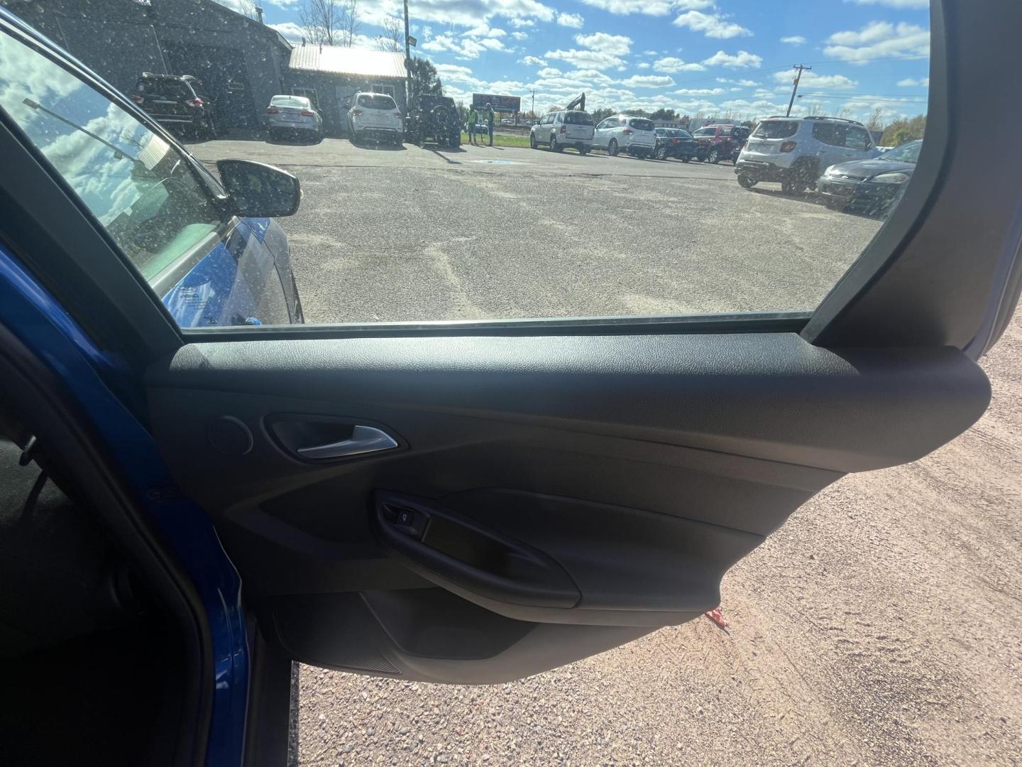 2018 Ford Focus SEL Sedan (1FADP3H24JL) with an 2.0L L4 DOHC 16V engine, located at 17255 hwy 65 NE, Ham Lake, MN, 55304, 0.000000, 0.000000 - Photo#14