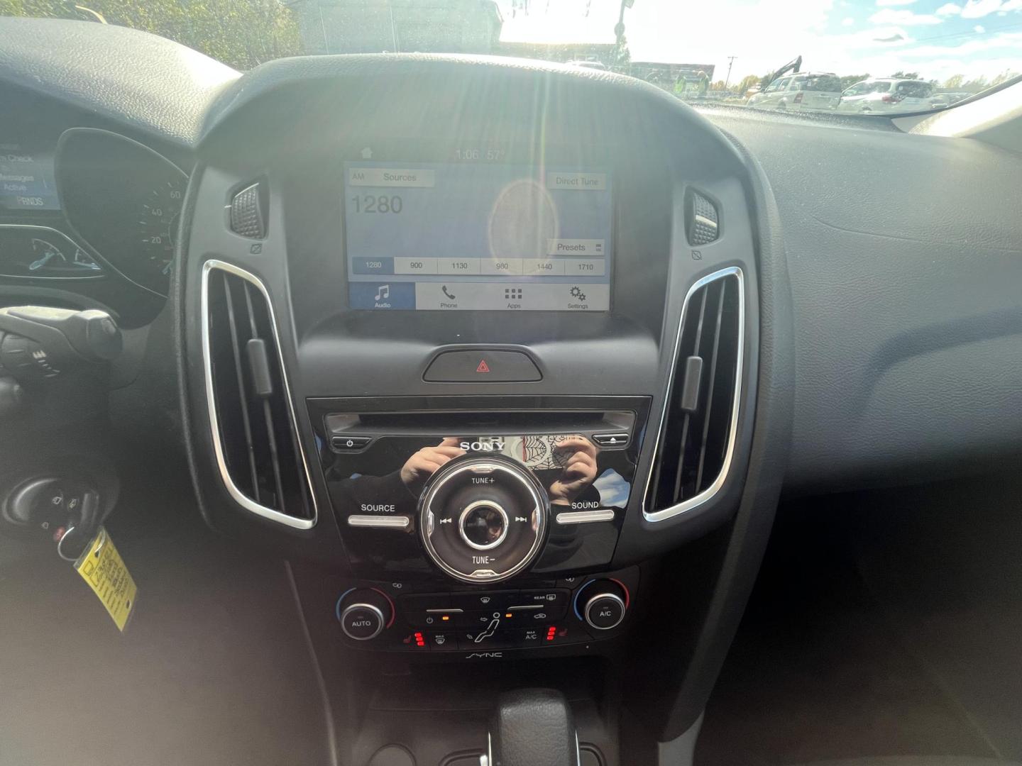 2018 Ford Focus SEL Sedan (1FADP3H24JL) with an 2.0L L4 DOHC 16V engine, located at 17255 hwy 65 NE, Ham Lake, MN, 55304, 0.000000, 0.000000 - Photo#17