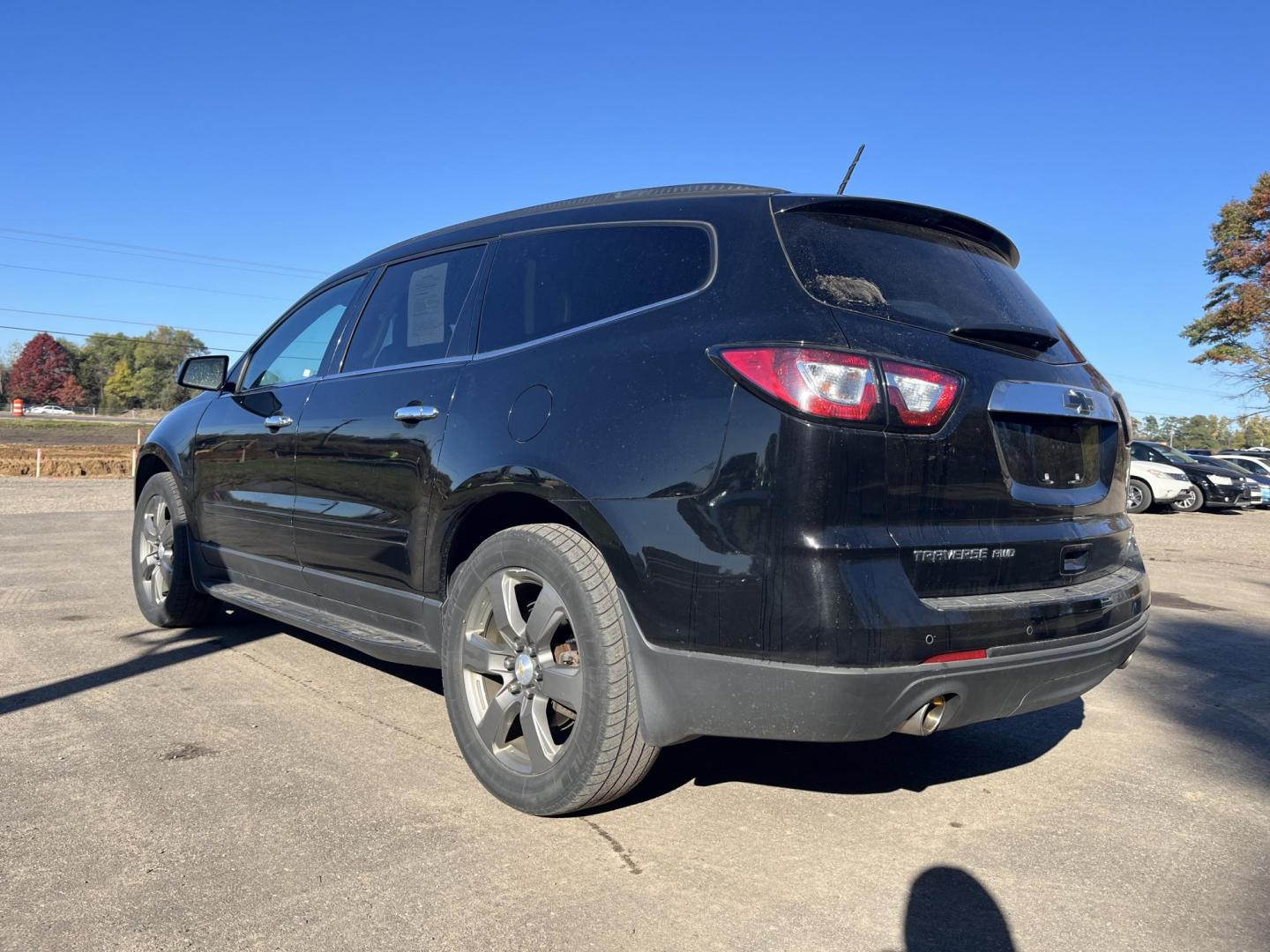 2017 Chevrolet Traverse 2LT AWD (1GNKVHKD1HJ) with an 3.6L V6 DOHC 24V engine, 6A transmission, located at 17255 hwy 65 NE, Ham Lake, MN, 55304, 0.000000, 0.000000 - Photo#2