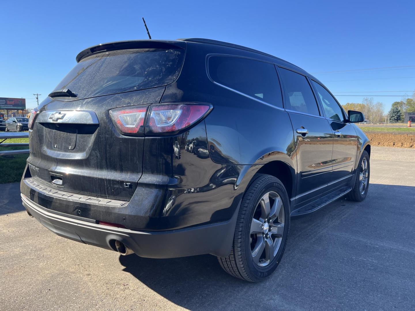 2017 Chevrolet Traverse 2LT AWD (1GNKVHKD1HJ) with an 3.6L V6 DOHC 24V engine, 6A transmission, located at 17255 hwy 65 NE, Ham Lake, MN, 55304, 0.000000, 0.000000 - Photo#4