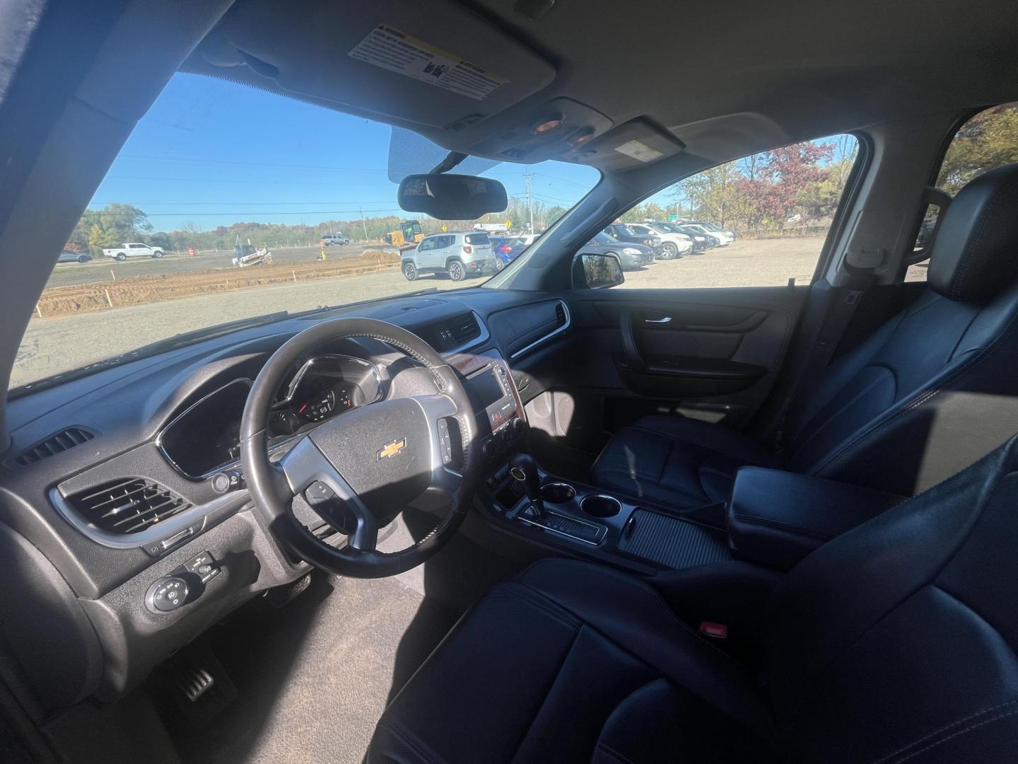 2017 Chevrolet Traverse 2LT AWD (1GNKVHKD1HJ) with an 3.6L V6 DOHC 24V engine, 6A transmission, located at 17255 hwy 65 NE, Ham Lake, MN, 55304, 0.000000, 0.000000 - Photo#9