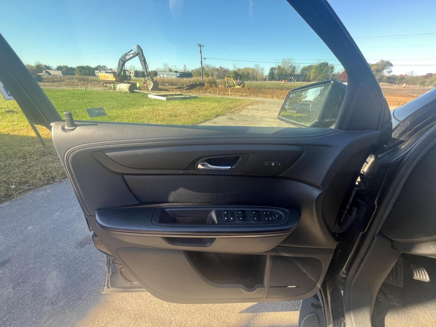 2017 Chevrolet Traverse 2LT AWD (1GNKVHKD1HJ) with an 3.6L V6 DOHC 24V engine, 6A transmission, located at 17255 hwy 65 NE, Ham Lake, MN, 55304, 0.000000, 0.000000 - Photo#8