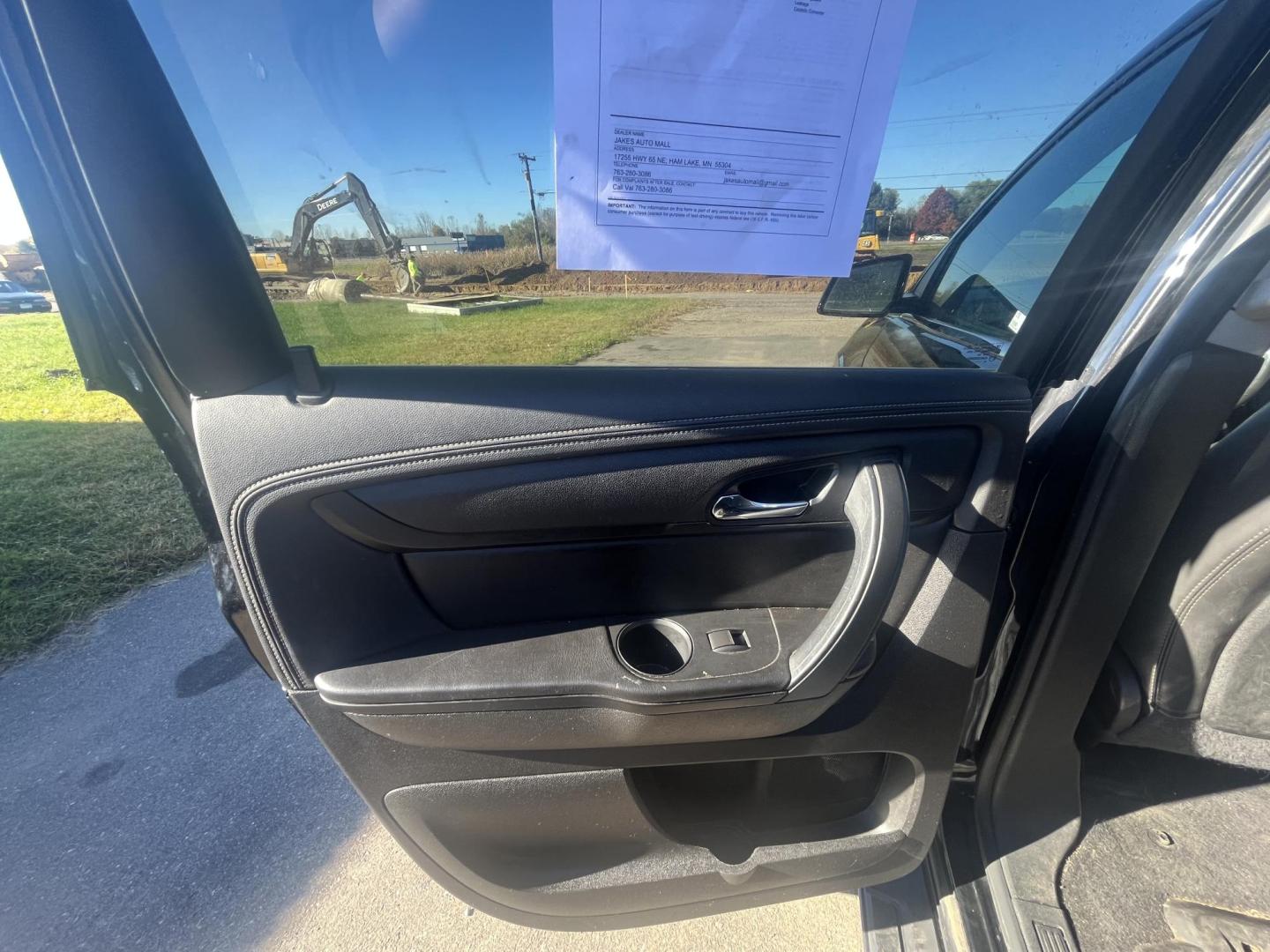 2017 Chevrolet Traverse 2LT AWD (1GNKVHKD1HJ) with an 3.6L V6 DOHC 24V engine, 6A transmission, located at 17255 hwy 65 NE, Ham Lake, MN, 55304, 0.000000, 0.000000 - Photo#10