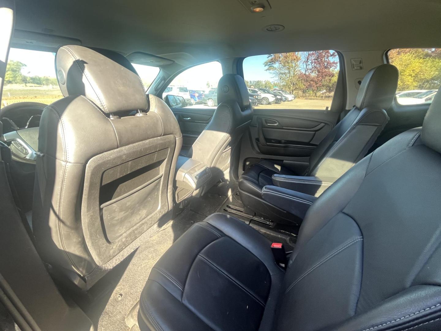 2017 Chevrolet Traverse 2LT AWD (1GNKVHKD1HJ) with an 3.6L V6 DOHC 24V engine, 6A transmission, located at 17255 hwy 65 NE, Ham Lake, MN, 55304, 0.000000, 0.000000 - Photo#11