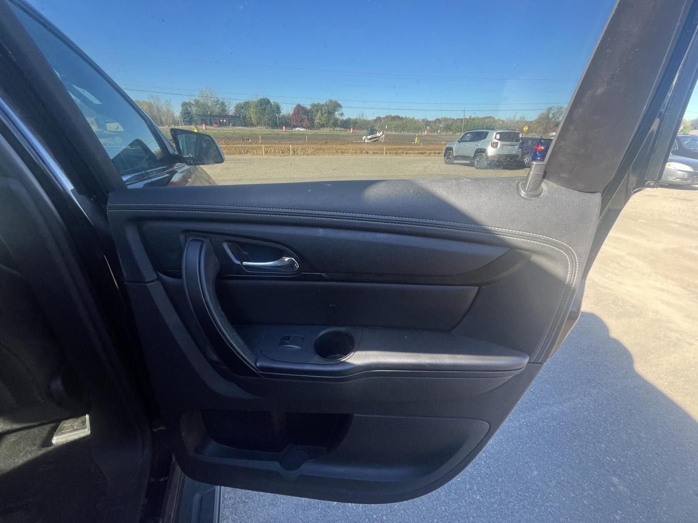 2017 Chevrolet Traverse 2LT AWD (1GNKVHKD1HJ) with an 3.6L V6 DOHC 24V engine, 6A transmission, located at 17255 hwy 65 NE, Ham Lake, MN, 55304, 0.000000, 0.000000 - Photo#14