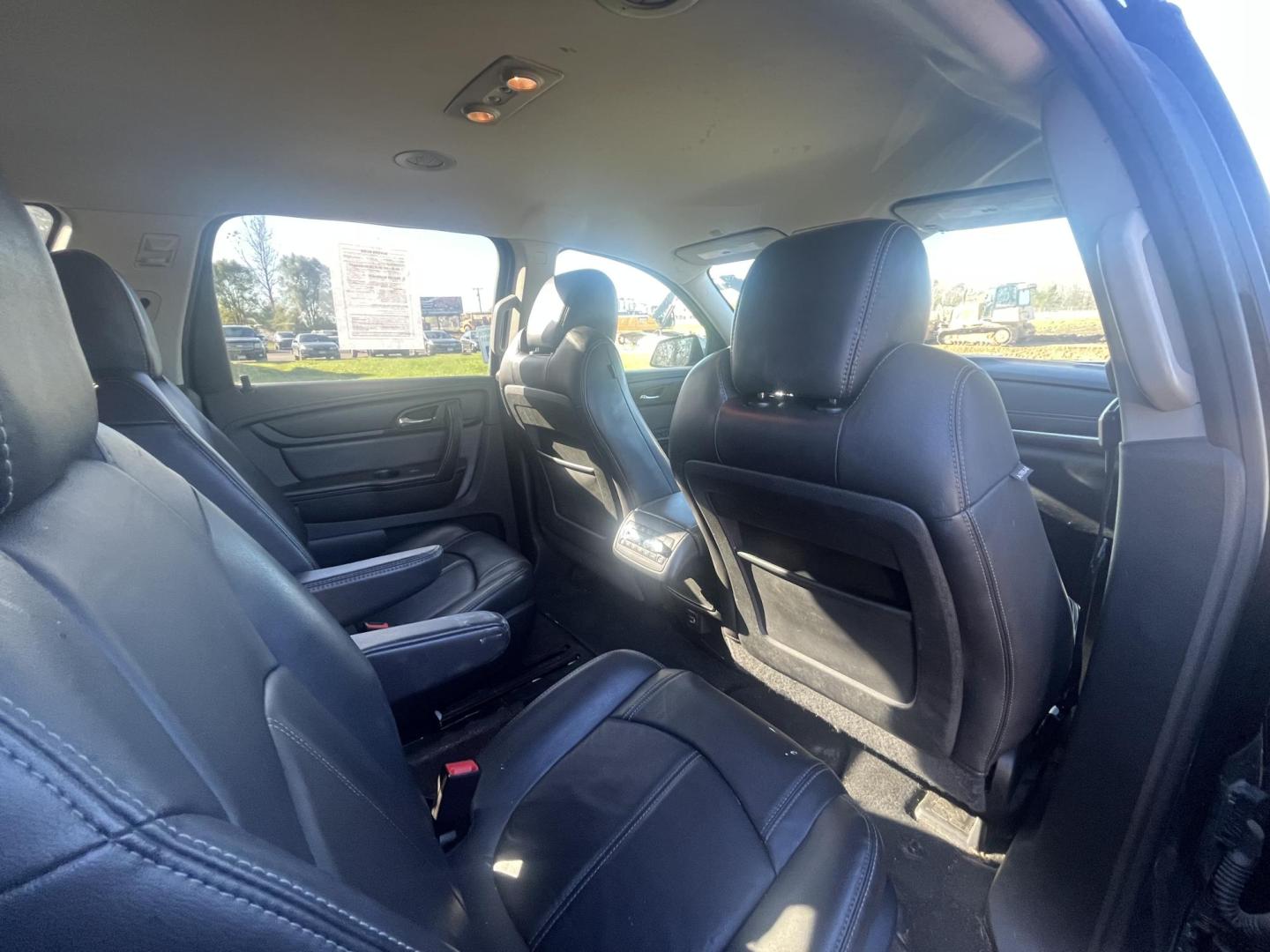 2017 Chevrolet Traverse 2LT AWD (1GNKVHKD1HJ) with an 3.6L V6 DOHC 24V engine, 6A transmission, located at 17255 hwy 65 NE, Ham Lake, MN, 55304, 0.000000, 0.000000 - Photo#15