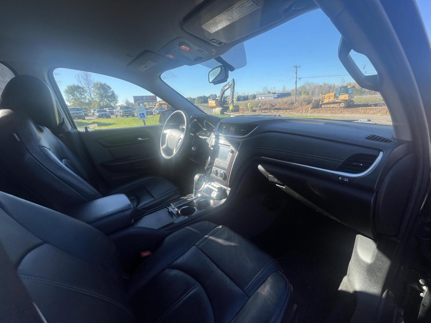 2017 Chevrolet Traverse 2LT AWD (1GNKVHKD1HJ) with an 3.6L V6 DOHC 24V engine, 6A transmission, located at 17255 hwy 65 NE, Ham Lake, MN, 55304, 0.000000, 0.000000 - Photo#13