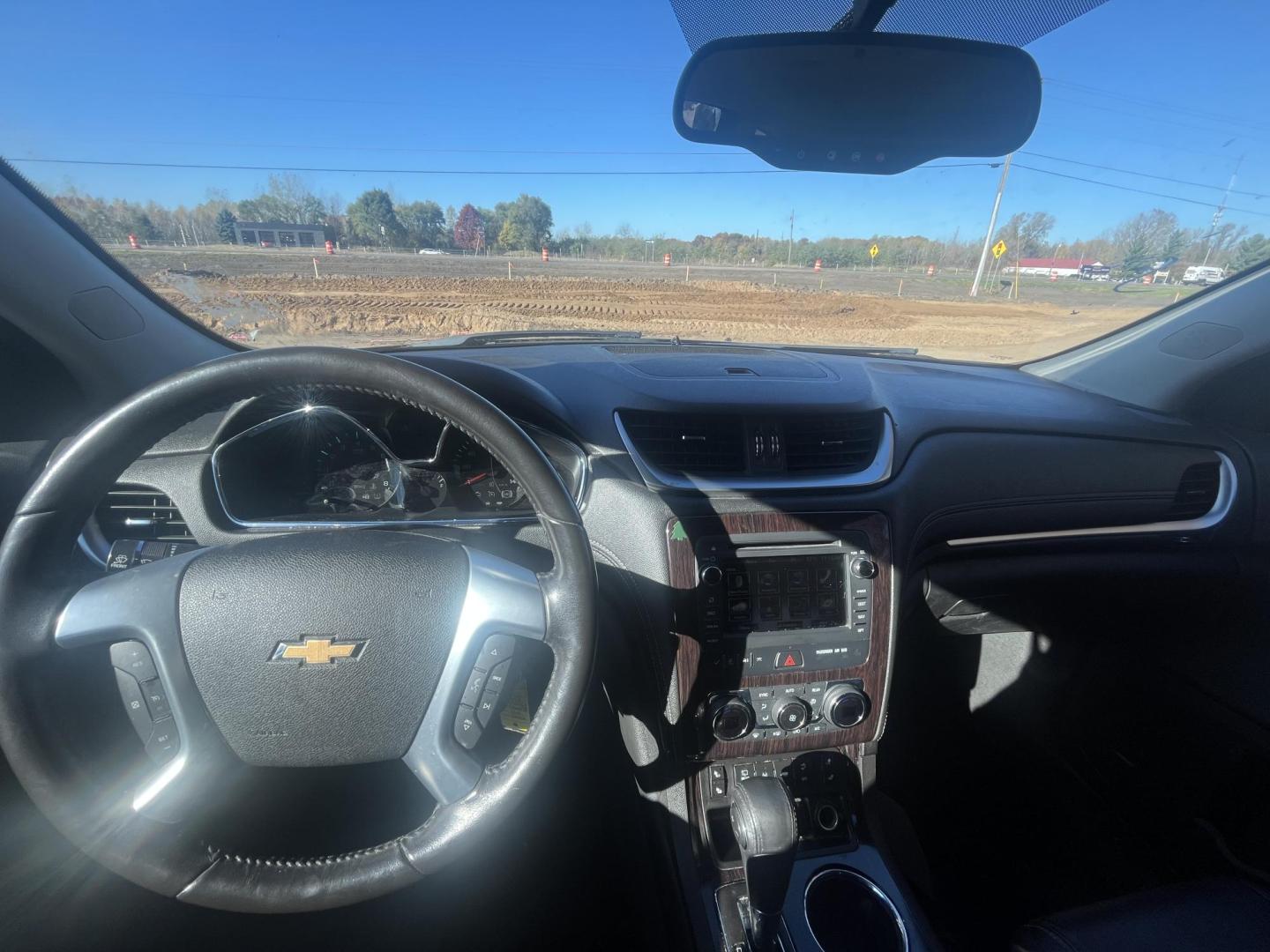 2017 Chevrolet Traverse 2LT AWD (1GNKVHKD1HJ) with an 3.6L V6 DOHC 24V engine, 6A transmission, located at 17255 hwy 65 NE, Ham Lake, MN, 55304, 0.000000, 0.000000 - Photo#18