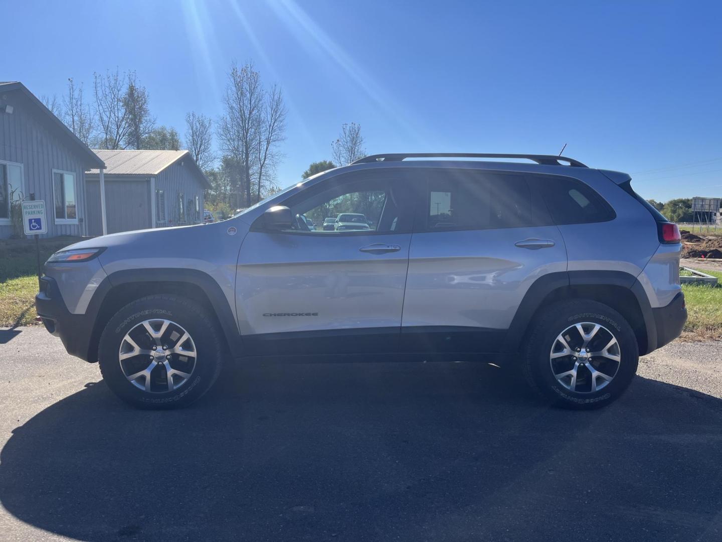 2014 Jeep Cherokee Trailhawk 4WD (1C4PJMBB4EW) with an 2.4L L4 DOHC 16V engine, 9-Speed Automatic transmission, located at 17255 hwy 65 NE, Ham Lake, MN, 55304, 0.000000, 0.000000 - Photo#1