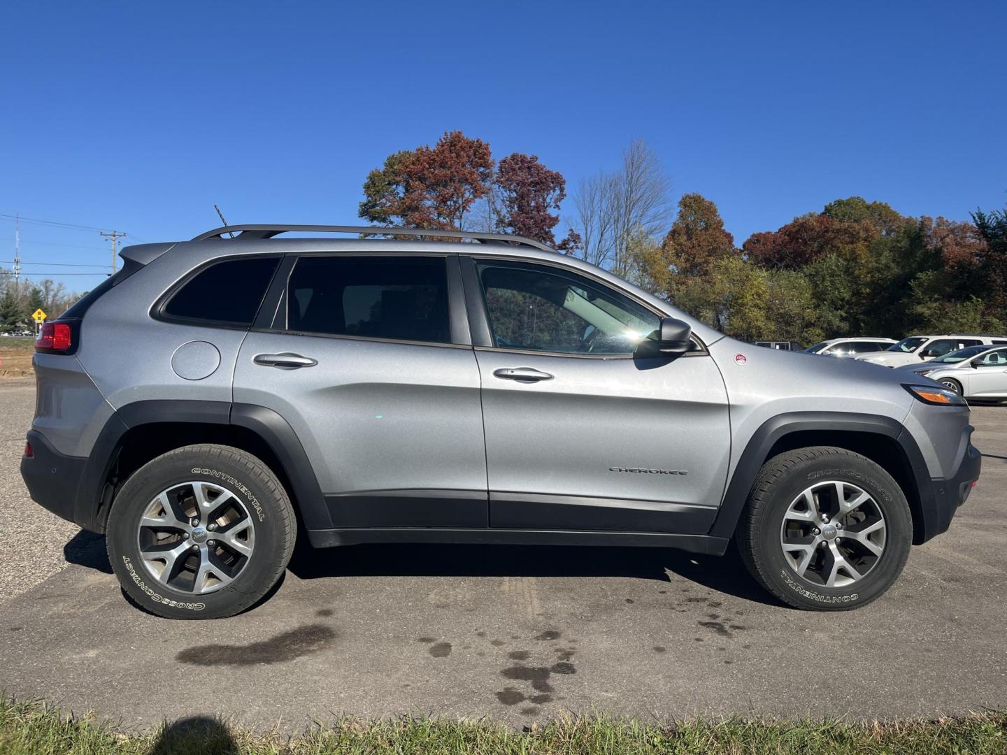 2014 Jeep Cherokee Trailhawk 4WD (1C4PJMBB4EW) with an 2.4L L4 DOHC 16V engine, 9-Speed Automatic transmission, located at 17255 hwy 65 NE, Ham Lake, MN, 55304, 0.000000, 0.000000 - Photo#5