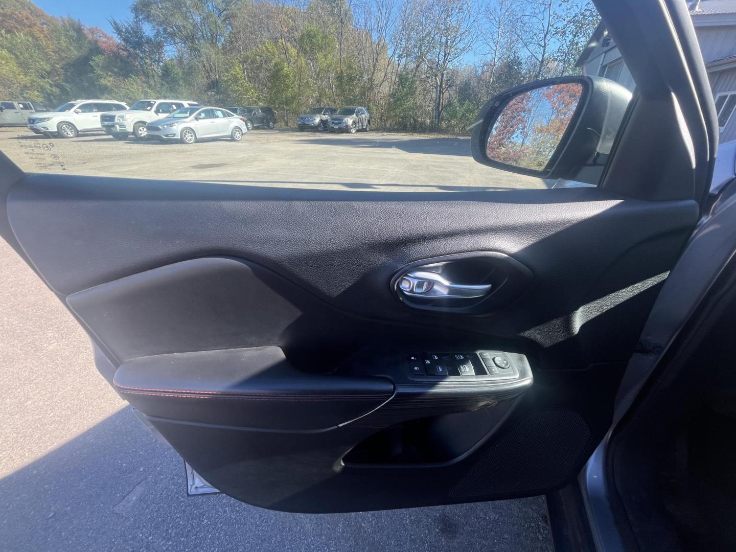 2014 Jeep Cherokee Trailhawk 4WD (1C4PJMBB4EW) with an 2.4L L4 DOHC 16V engine, 9-Speed Automatic transmission, located at 17255 hwy 65 NE, Ham Lake, MN, 55304, 0.000000, 0.000000 - Photo#8