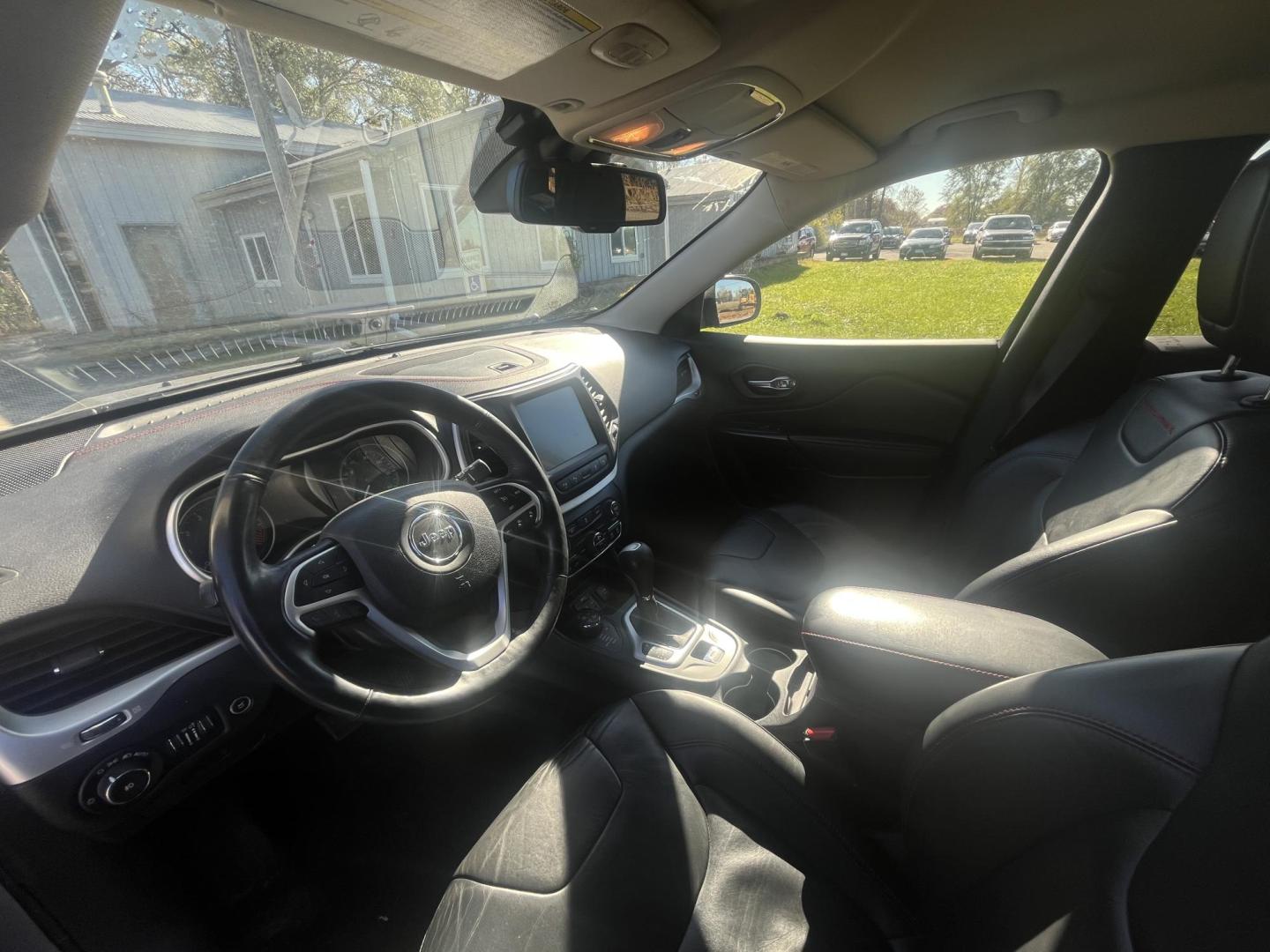 2014 Jeep Cherokee Trailhawk 4WD (1C4PJMBB4EW) with an 2.4L L4 DOHC 16V engine, 9-Speed Automatic transmission, located at 17255 hwy 65 NE, Ham Lake, MN, 55304, 0.000000, 0.000000 - Photo#9