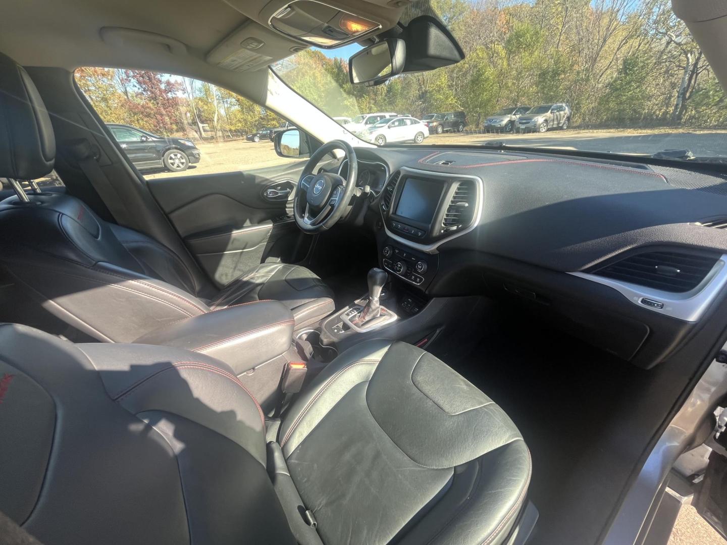 2014 Jeep Cherokee Trailhawk 4WD (1C4PJMBB4EW) with an 2.4L L4 DOHC 16V engine, 9-Speed Automatic transmission, located at 17255 hwy 65 NE, Ham Lake, MN, 55304, 0.000000, 0.000000 - Photo#13