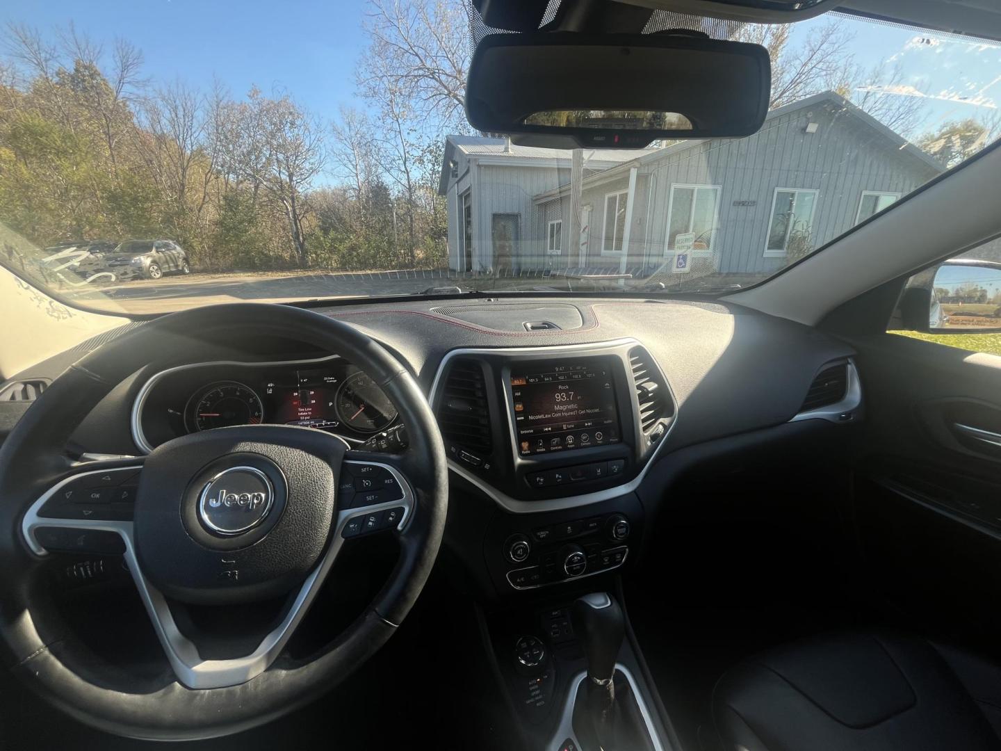 2014 Jeep Cherokee Trailhawk 4WD (1C4PJMBB4EW) with an 2.4L L4 DOHC 16V engine, 9-Speed Automatic transmission, located at 17255 hwy 65 NE, Ham Lake, MN, 55304, 0.000000, 0.000000 - Photo#16