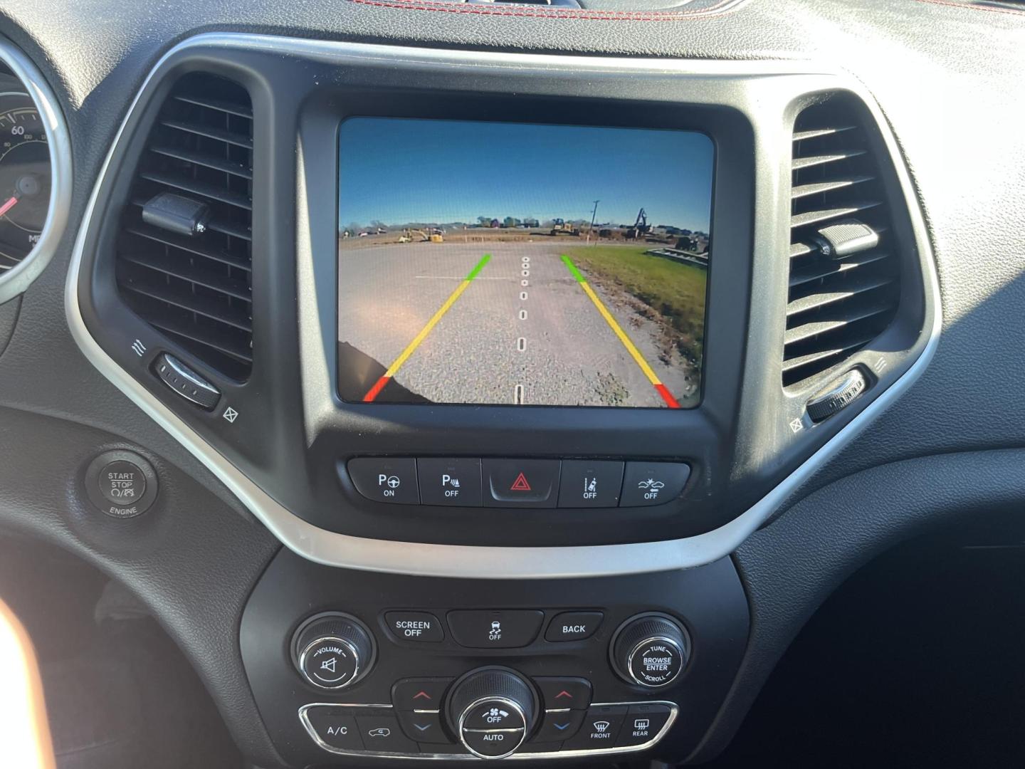 2014 Jeep Cherokee Trailhawk 4WD (1C4PJMBB4EW) with an 2.4L L4 DOHC 16V engine, 9-Speed Automatic transmission, located at 17255 hwy 65 NE, Ham Lake, MN, 55304, 0.000000, 0.000000 - Photo#18