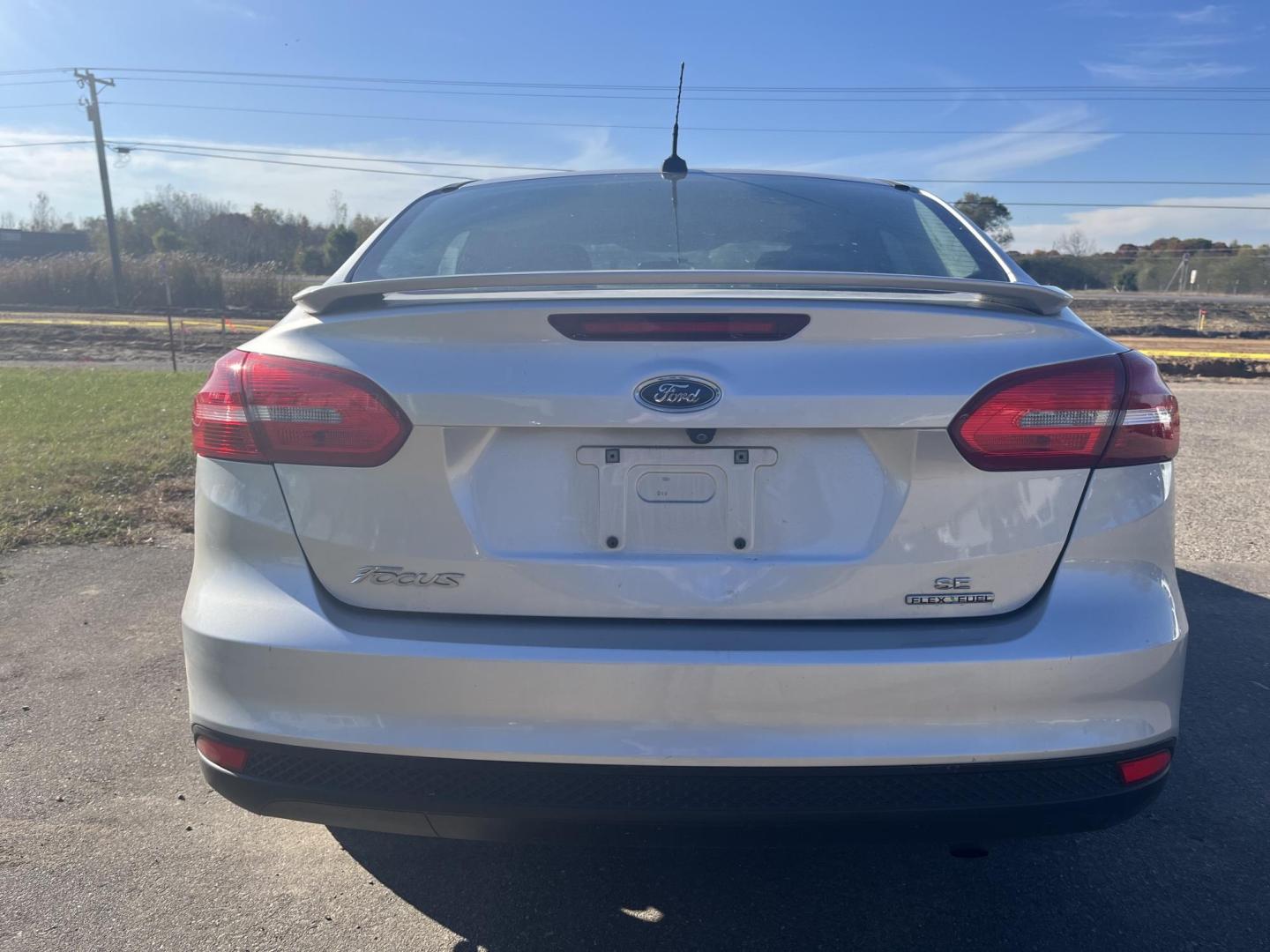 2015 Ford Focus SE Sedan (1FADP3F22FL) with an 2.0L L4 DOHC 16V engine, located at 17255 hwy 65 NE, Ham Lake, MN, 55304, 0.000000, 0.000000 - Photo#3