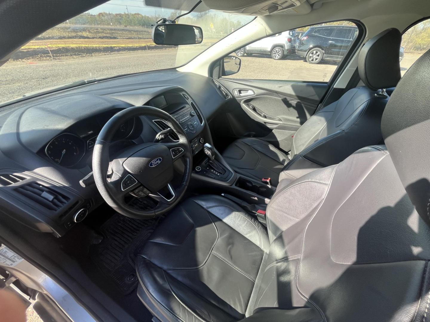 2015 Ford Focus SE Sedan (1FADP3F22FL) with an 2.0L L4 DOHC 16V engine, located at 17255 hwy 65 NE, Ham Lake, MN, 55304, 0.000000, 0.000000 - Photo#9