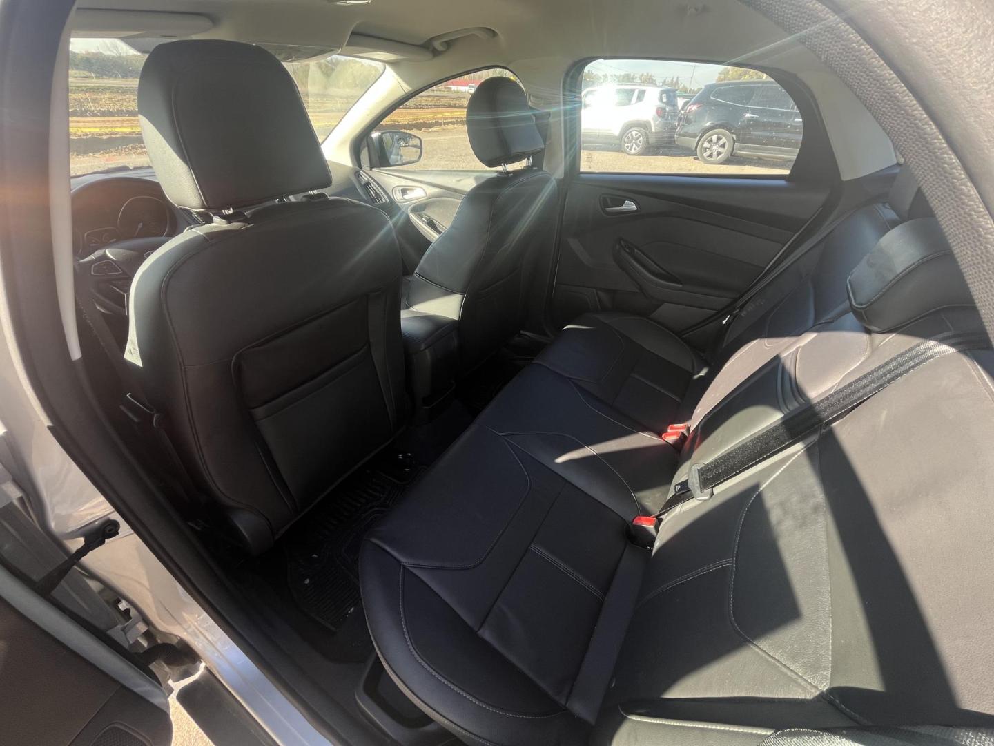 2015 Ford Focus SE Sedan (1FADP3F22FL) with an 2.0L L4 DOHC 16V engine, located at 17255 hwy 65 NE, Ham Lake, MN, 55304, 0.000000, 0.000000 - Photo#11