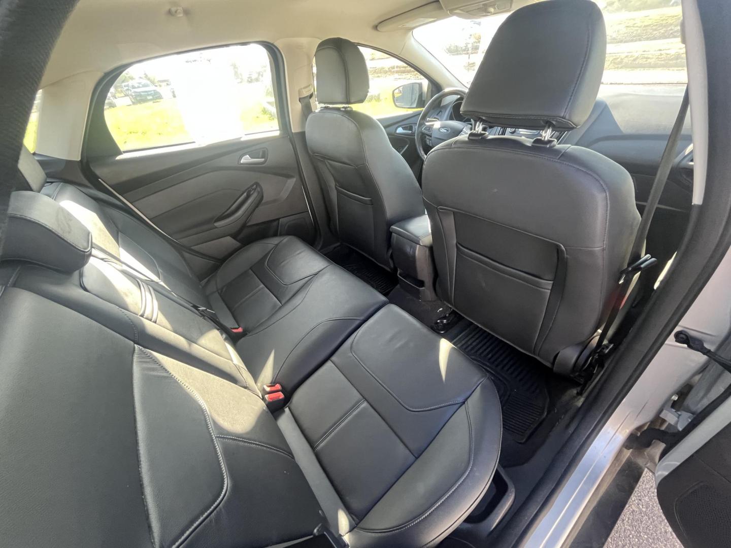 2015 Ford Focus SE Sedan (1FADP3F22FL) with an 2.0L L4 DOHC 16V engine, located at 17255 hwy 65 NE, Ham Lake, MN, 55304, 0.000000, 0.000000 - Photo#15