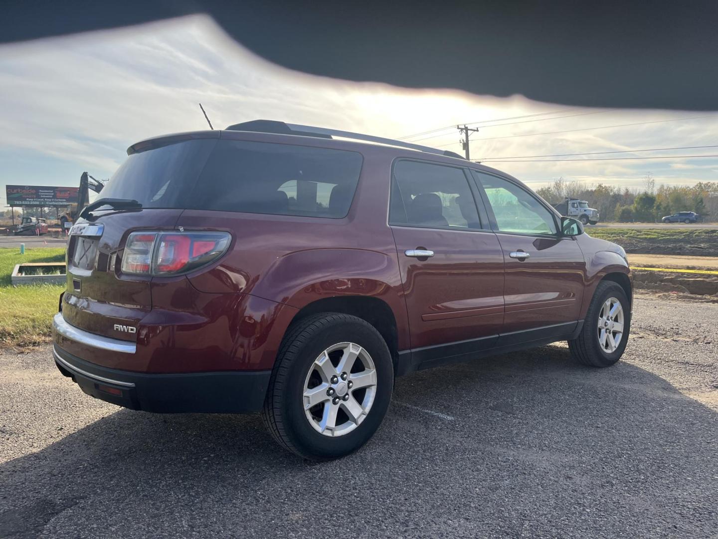 2015 GMC Acadia SLE-2 AWD (1GKKVPKD7FJ) with an 3.6L V6 DOHC 24V engine, 6-Speed Automatic transmission, located at 17255 hwy 65 NE, Ham Lake, MN, 55304, 0.000000, 0.000000 - Photo#4