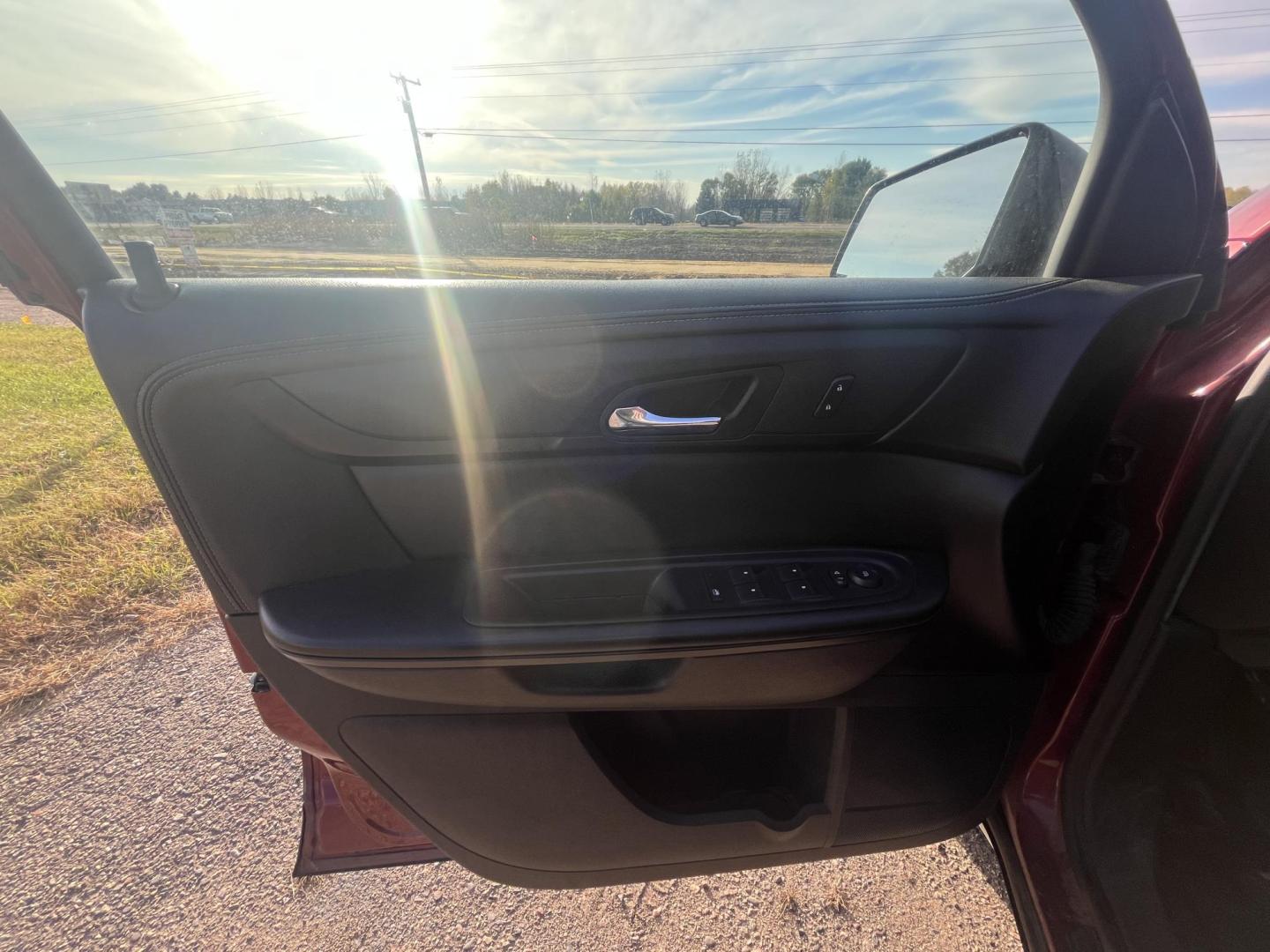 2015 GMC Acadia SLE-2 AWD (1GKKVPKD7FJ) with an 3.6L V6 DOHC 24V engine, 6-Speed Automatic transmission, located at 17255 hwy 65 NE, Ham Lake, MN, 55304, 0.000000, 0.000000 - Photo#8