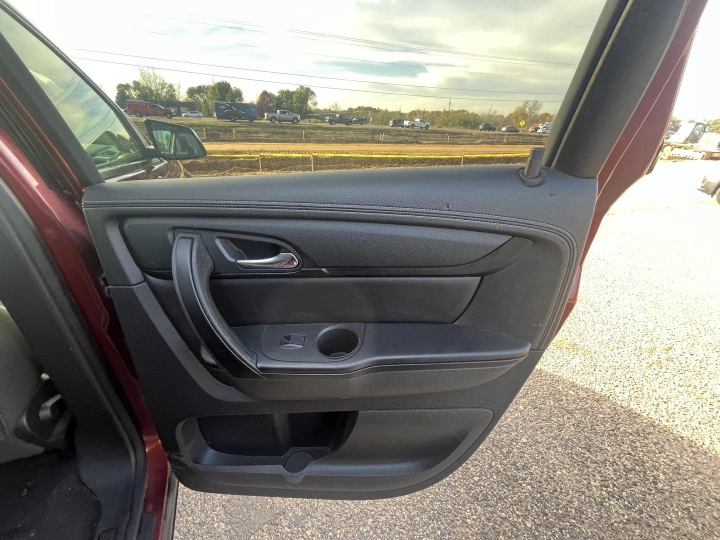 2015 GMC Acadia SLE-2 AWD (1GKKVPKD7FJ) with an 3.6L V6 DOHC 24V engine, 6-Speed Automatic transmission, located at 17255 hwy 65 NE, Ham Lake, MN, 55304, 0.000000, 0.000000 - Photo#14