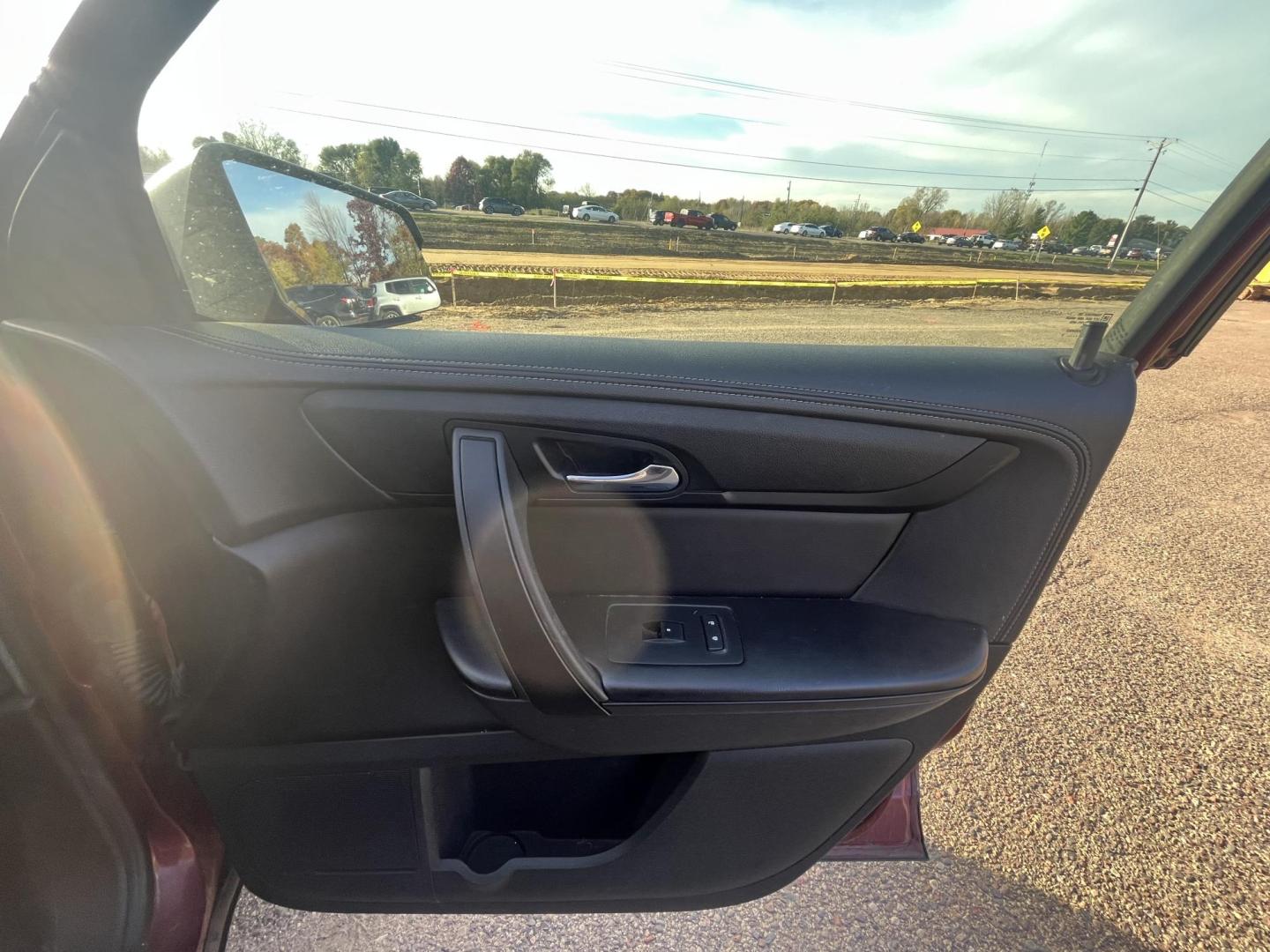 2015 GMC Acadia SLE-2 AWD (1GKKVPKD7FJ) with an 3.6L V6 DOHC 24V engine, 6-Speed Automatic transmission, located at 17255 hwy 65 NE, Ham Lake, MN, 55304, 0.000000, 0.000000 - Photo#12