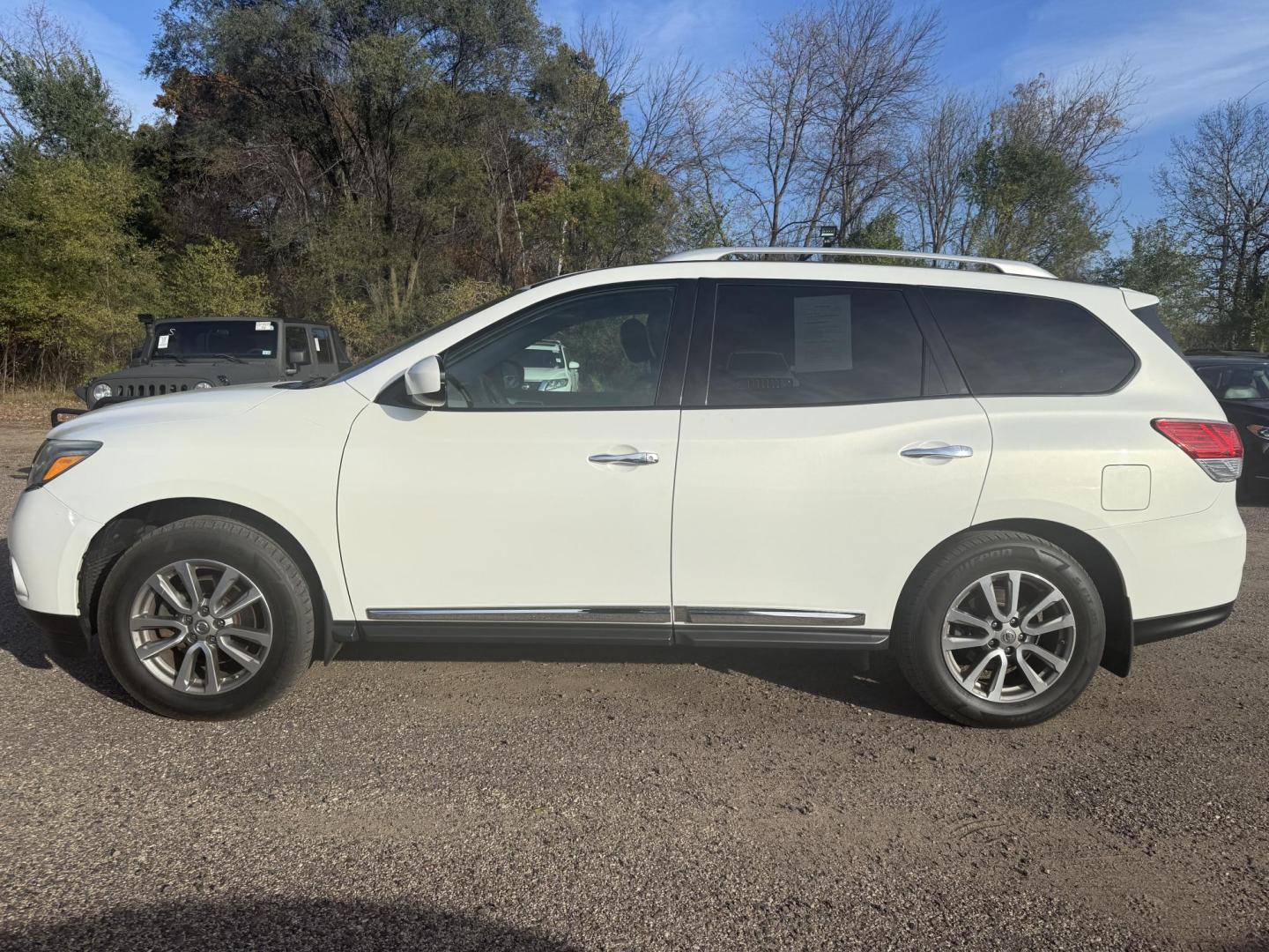 2014 Nissan Pathfinder S 4WD (5N1AR2MM9EC) with an 3.5L V6 DOHC 24V engine, Continuously Variable Transmission transmission, located at 17255 hwy 65 NE, Ham Lake, MN, 55304, 0.000000, 0.000000 - Photo#1