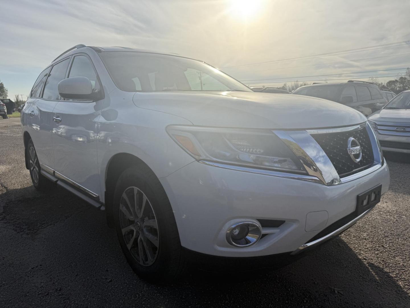 2014 Nissan Pathfinder S 4WD (5N1AR2MM9EC) with an 3.5L V6 DOHC 24V engine, Continuously Variable Transmission transmission, located at 17255 hwy 65 NE, Ham Lake, MN, 55304, 0.000000, 0.000000 - Photo#5