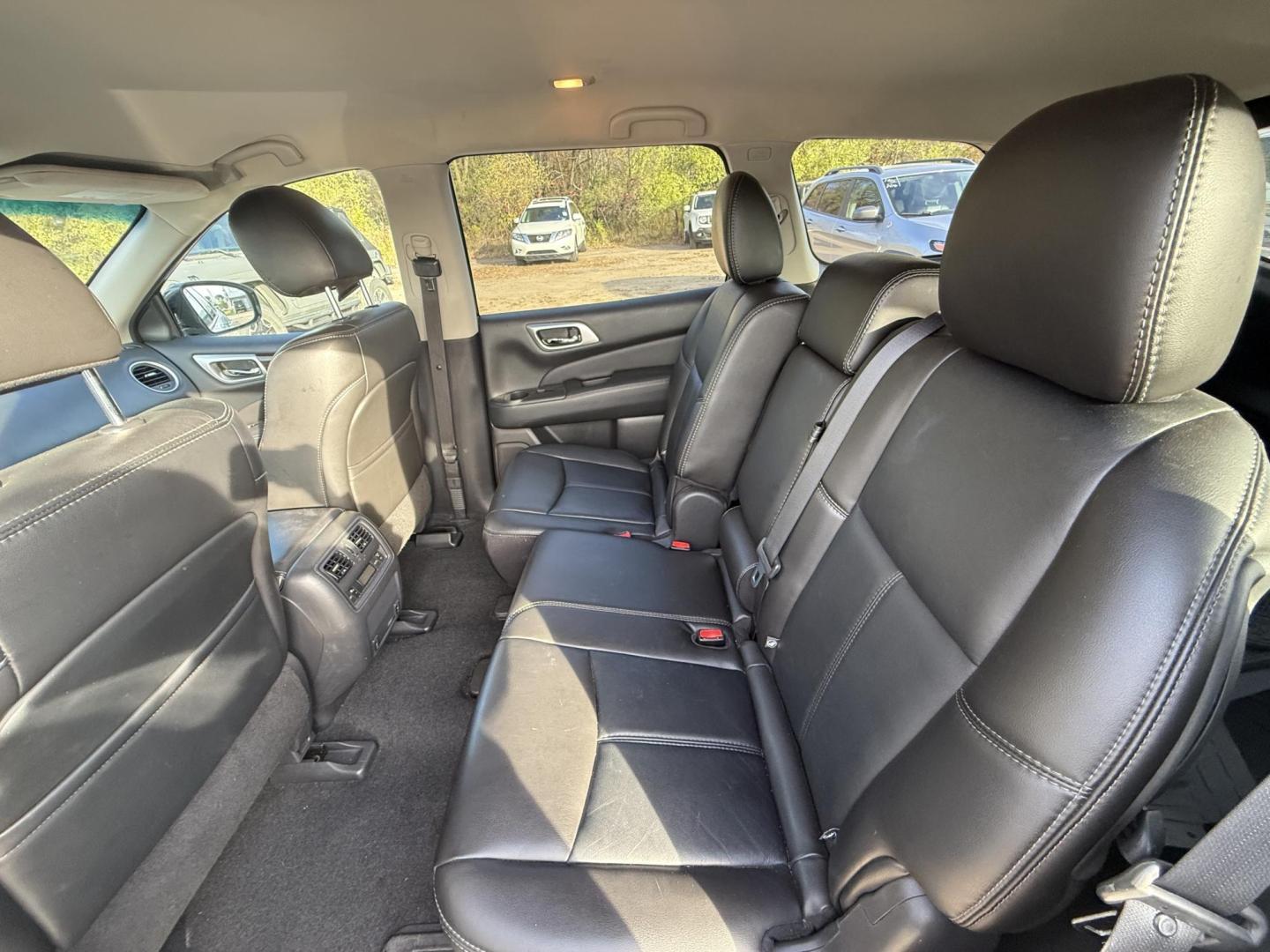 2014 Nissan Pathfinder S 4WD (5N1AR2MM9EC) with an 3.5L V6 DOHC 24V engine, Continuously Variable Transmission transmission, located at 17255 hwy 65 NE, Ham Lake, MN, 55304, 0.000000, 0.000000 - Photo#9