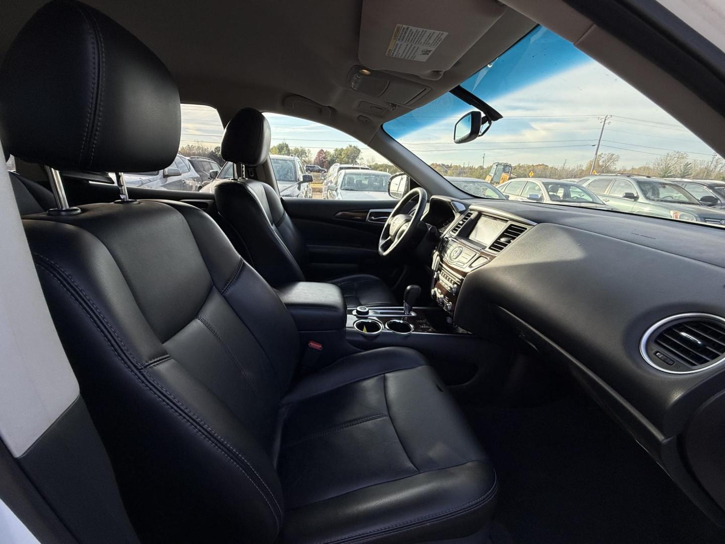 2014 Nissan Pathfinder S 4WD (5N1AR2MM9EC) with an 3.5L V6 DOHC 24V engine, Continuously Variable Transmission transmission, located at 17255 hwy 65 NE, Ham Lake, MN, 55304, 0.000000, 0.000000 - Photo#14