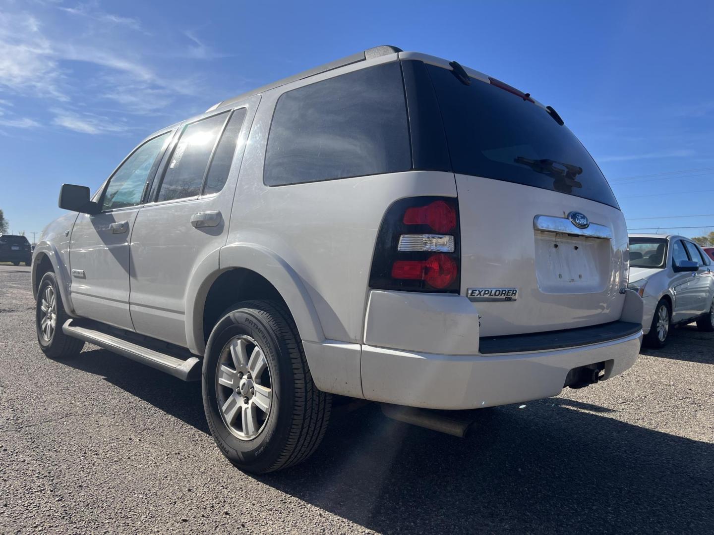 2008 Ford Explorer XLT 4.6L 4WD (1FMEU73818U) with an 4.6L V8 SOHC 16V engine, 6-Speed Automatic Overdrive transmission, located at 17255 hwy 65 NE, Ham Lake, MN, 55304, 0.000000, 0.000000 - Photo#2