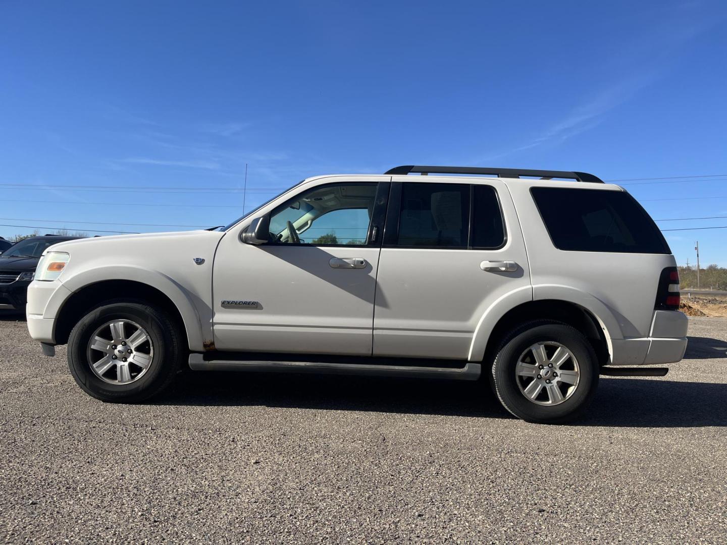 2008 Ford Explorer XLT 4.6L 4WD (1FMEU73818U) with an 4.6L V8 SOHC 16V engine, 6-Speed Automatic Overdrive transmission, located at 17255 hwy 65 NE, Ham Lake, MN, 55304, 0.000000, 0.000000 - Photo#1
