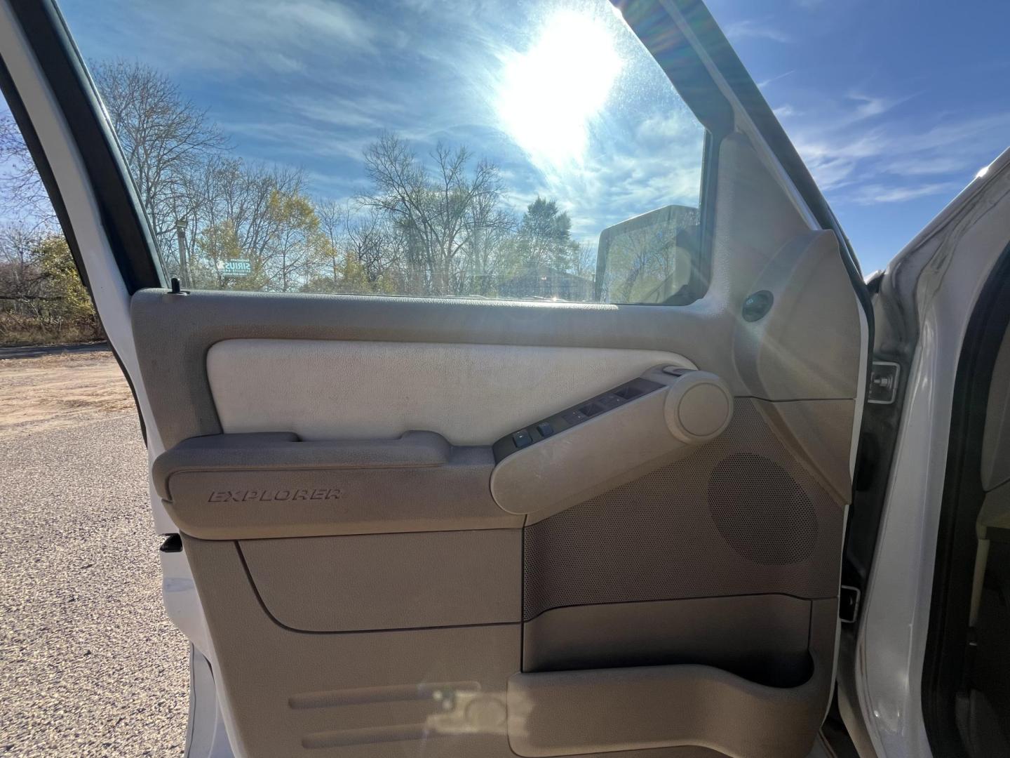 2008 Ford Explorer XLT 4.6L 4WD (1FMEU73818U) with an 4.6L V8 SOHC 16V engine, 6-Speed Automatic Overdrive transmission, located at 17255 hwy 65 NE, Ham Lake, MN, 55304, 0.000000, 0.000000 - Photo#8