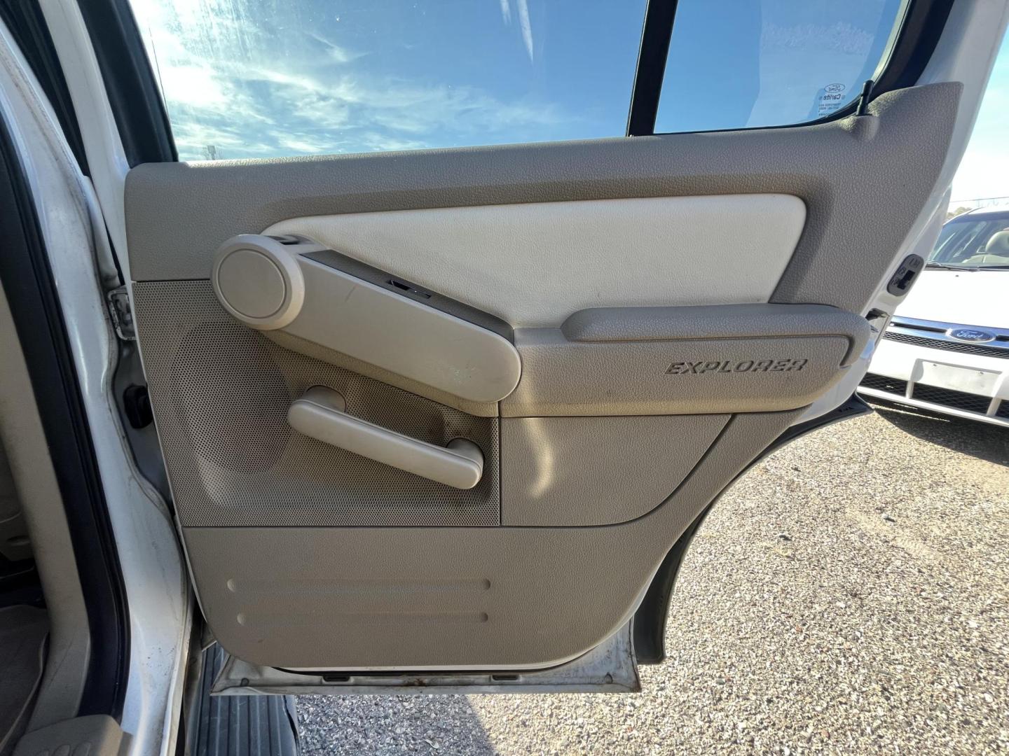 2008 Ford Explorer XLT 4.6L 4WD (1FMEU73818U) with an 4.6L V8 SOHC 16V engine, 6-Speed Automatic Overdrive transmission, located at 17255 hwy 65 NE, Ham Lake, MN, 55304, 0.000000, 0.000000 - Photo#14