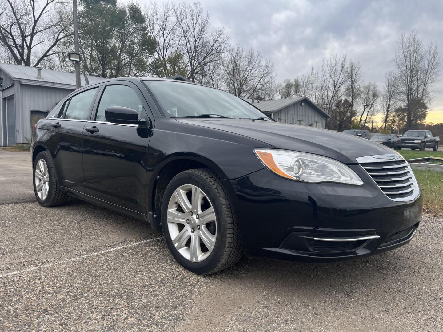 2011 Chrysler 200 Touring (1C3BC1FB5BN) with an 2.4L L4 DOHC 16V engine, 6-Speed Automatic transmission, located at 17255 hwy 65 NE, Ham Lake, MN, 55304, 0.000000, 0.000000 - Photo#6