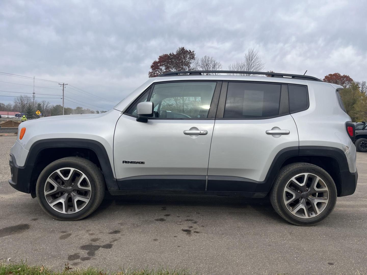 2015 Jeep Renegade Latitude 4WD (ZACCJBBT2FP) with an 2.4L L4 engine, 6-Speed Manual transmission, located at 17255 hwy 65 NE, Ham Lake, MN, 55304, 0.000000, 0.000000 - Photo#1