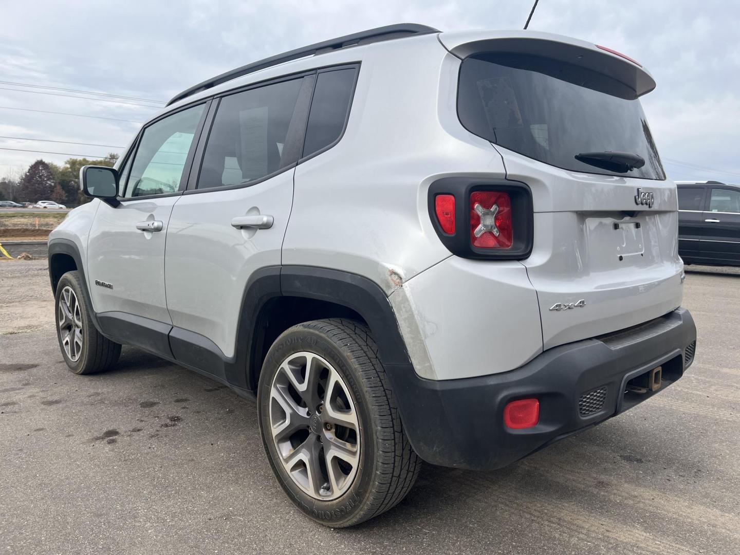 2015 Jeep Renegade Latitude 4WD (ZACCJBBT2FP) with an 2.4L L4 engine, 6-Speed Manual transmission, located at 17255 hwy 65 NE, Ham Lake, MN, 55304, 0.000000, 0.000000 - Photo#2