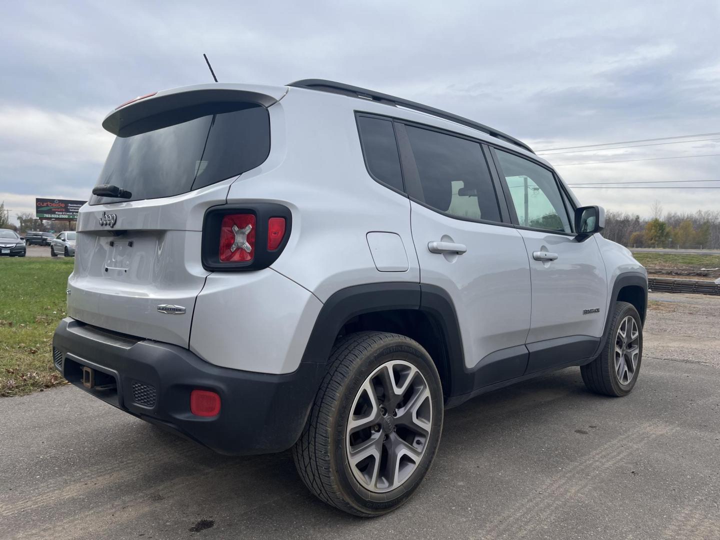 2015 Jeep Renegade Latitude 4WD (ZACCJBBT2FP) with an 2.4L L4 engine, 6-Speed Manual transmission, located at 17255 hwy 65 NE, Ham Lake, MN, 55304, 0.000000, 0.000000 - Photo#4