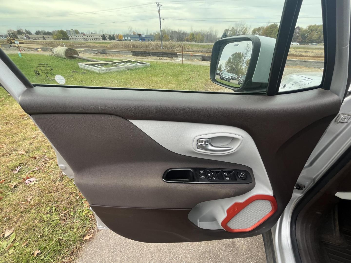 2015 Jeep Renegade Latitude 4WD (ZACCJBBT2FP) with an 2.4L L4 engine, 6-Speed Manual transmission, located at 17255 hwy 65 NE, Ham Lake, MN, 55304, 0.000000, 0.000000 - Photo#8
