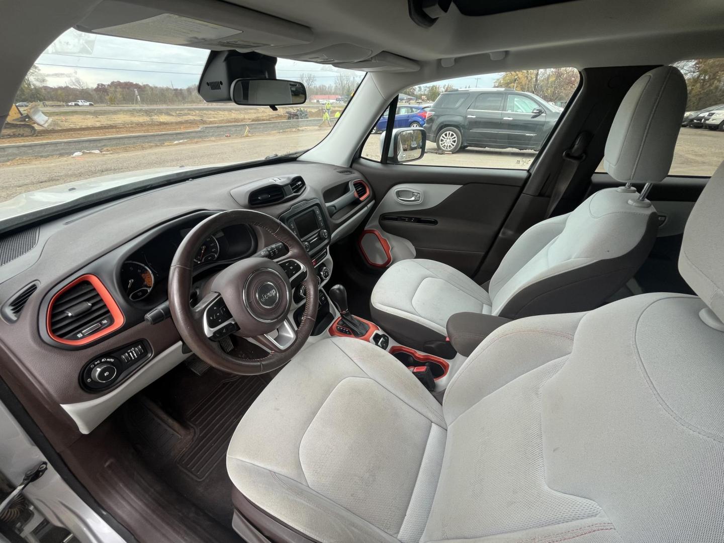 2015 Jeep Renegade Latitude 4WD (ZACCJBBT2FP) with an 2.4L L4 engine, 6-Speed Manual transmission, located at 17255 hwy 65 NE, Ham Lake, MN, 55304, 0.000000, 0.000000 - Photo#9