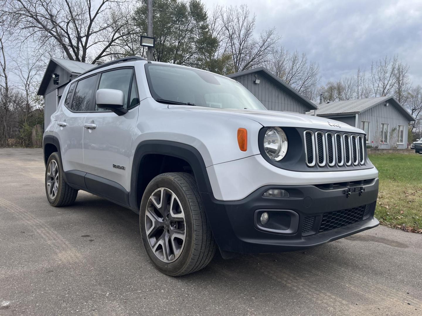 2015 Jeep Renegade Latitude 4WD (ZACCJBBT2FP) with an 2.4L L4 engine, 6-Speed Manual transmission, located at 17255 hwy 65 NE, Ham Lake, MN, 55304, 0.000000, 0.000000 - Photo#6